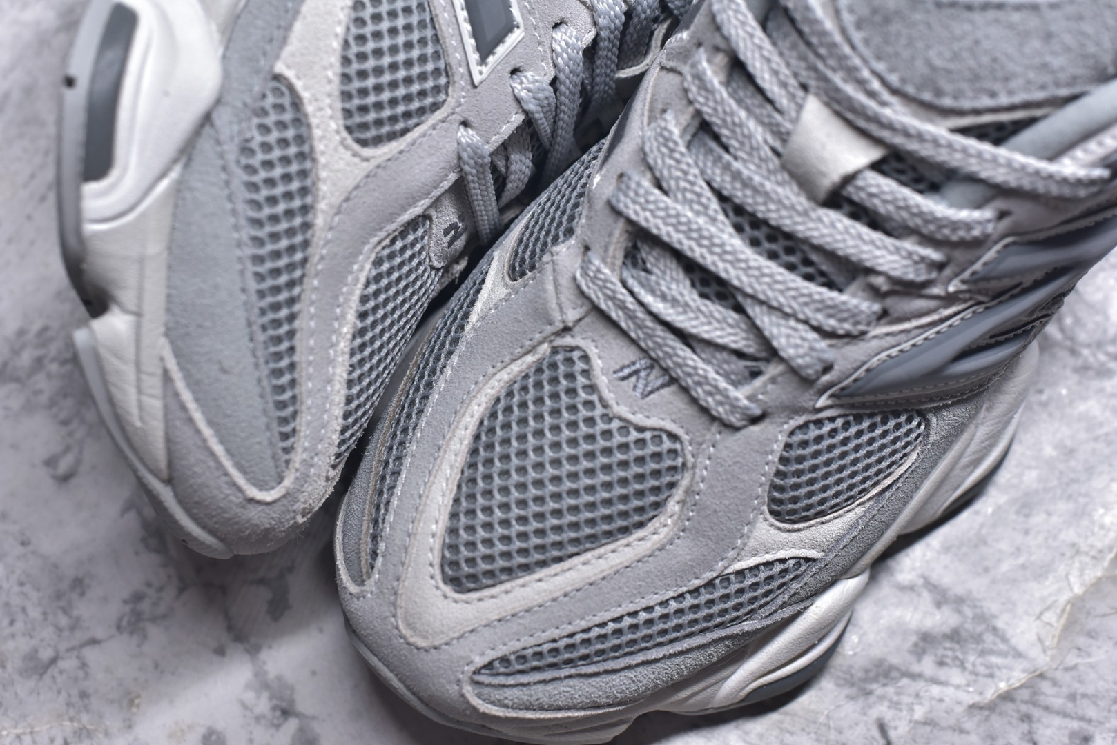 图片[8]-#New Balance NB9060 联名款 复古休闲运动慢跑鞋 U9060ERD #鞋款灵感源自设计师本人对夏日的怀日回忆。鞋面大身由空间双格及磨砂鞋面拼接而生，配以柔和、温暖的粉橘色调，夏日氛围拉满 #采用大面积网眼以及麂皮材质覆盖鞋身，还原经典气质。搭载ABZORB避震科技，由泡沫聚酯制成，上脚可以有效减少由鞋底反弹对身体及双腿的冲击力 尺码：36 37 37.5 38 38.5 39 40 40.5 41 42 42.5 43 44 44.5 45 46.5 3.D4-选品中心