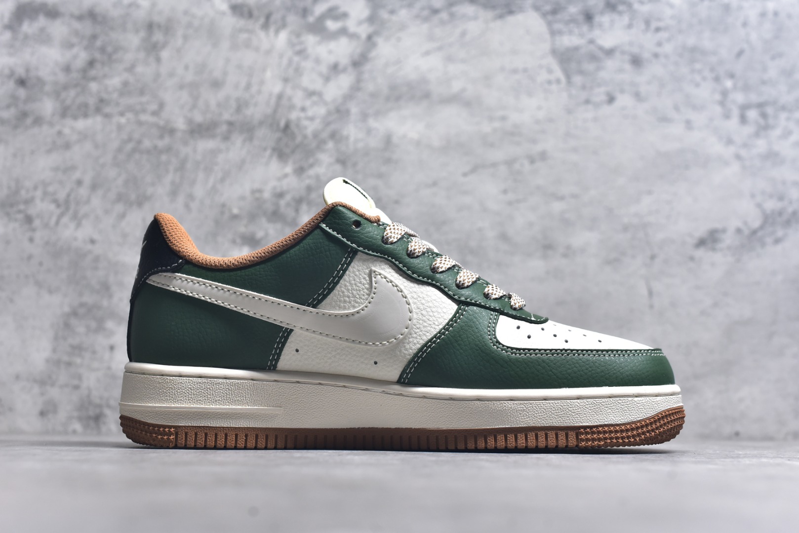 图片[3]-#Nike Air Force 1\’07 Low UN联名 草绿拼接生胶 空军一号低帮休闲板鞋 JP8028-006 #原楦头原纸板 原装鞋盒 定制五金配件 内置全掌气垫 原厂鞋底 尺码：36 36.5 37.5 38 38.5 39 40 40.5 41 42 42.5 43 44 44.5 45 9.D4-选品中心