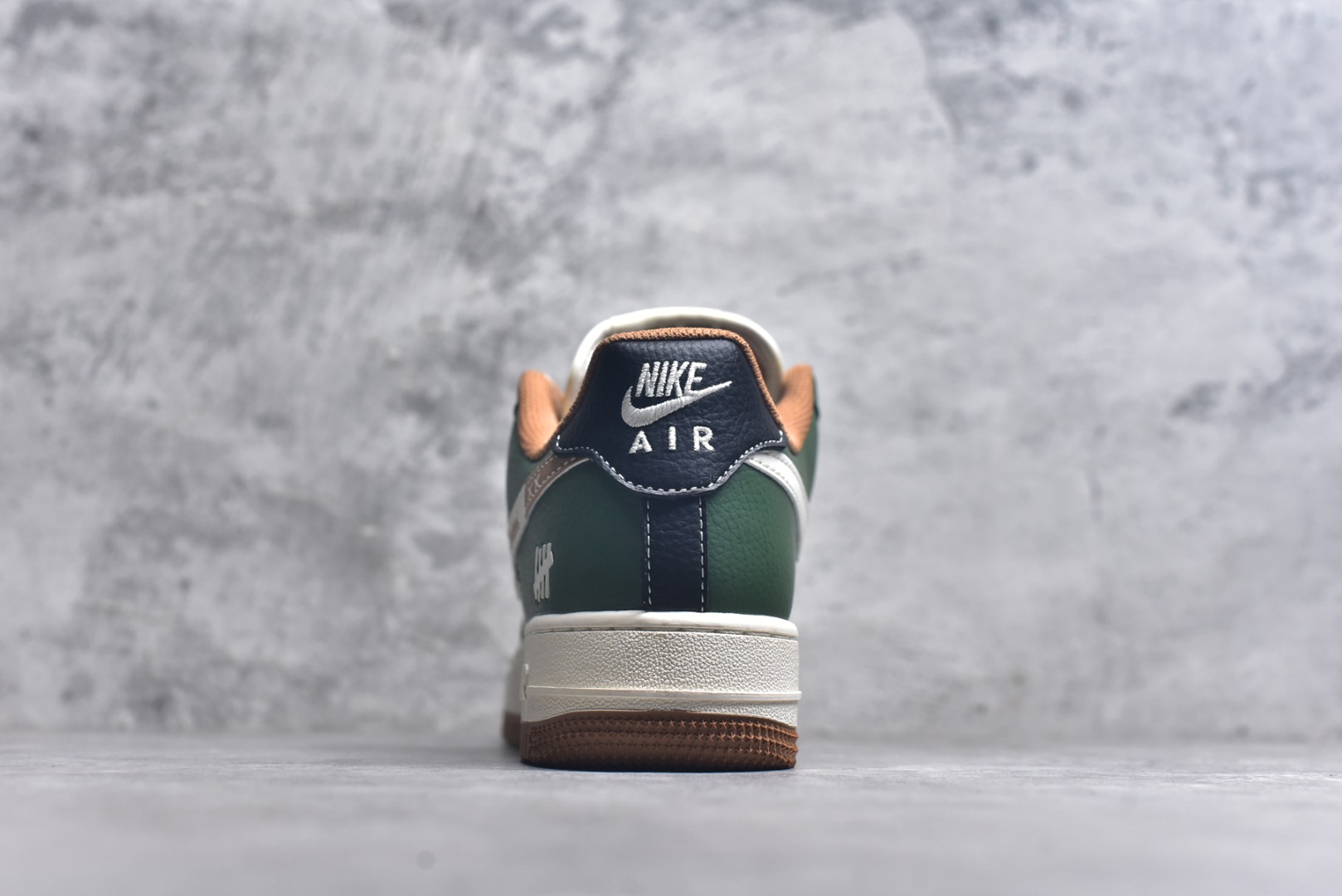图片[5]-#Nike Air Force 1\’07 Low UN联名 草绿拼接生胶 空军一号低帮休闲板鞋 JP8028-006 #原楦头原纸板 原装鞋盒 定制五金配件 内置全掌气垫 原厂鞋底 尺码：36 36.5 37.5 38 38.5 39 40 40.5 41 42 42.5 43 44 44.5 45 9.D4-选品中心