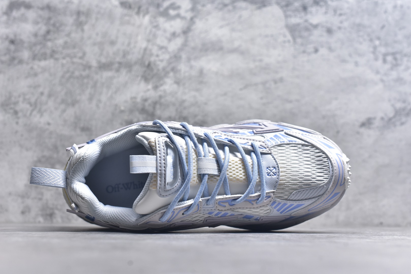 图片[4]-#Off-White 2025年OW最新款跑鞋 百分百原盒正确版 原楦原纸板数据开发 4层分离大底#鞋面采用3d立体打印和多种材料拼接而成#防滑耐磨透气性轻便跑鞋 作为曾经爆火 并且定位奢潮领域的标志性品牌 Off-White 仍需要不断更新符合当下潮流时尚的复古运动鞋款，以期收获基本盘消费者的关注 此次更新的 Off-White 新款运动鞋将经典复古老爹鞋细节设计更加夸张化 并将标志性箭头设计置于显著位置 除此之外 整个系列的色彩搭配也可谓纷繁多样 总有一款适合你 尺码：36 37 38 39 40 41 42 43 44 45 46 47-选品中心
