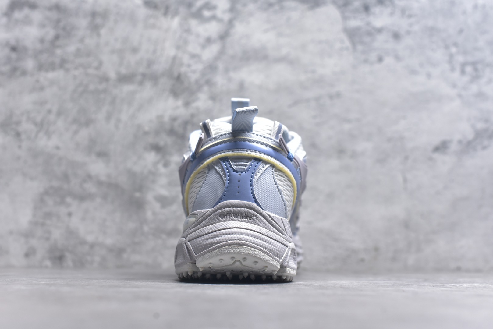 图片[5]-#Off-White 2025年OW最新款跑鞋 百分百原盒正确版 原楦原纸板数据开发 4层分离大底#鞋面采用3d立体打印和多种材料拼接而成#防滑耐磨透气性轻便跑鞋 作为曾经爆火 并且定位奢潮领域的标志性品牌 Off-White 仍需要不断更新符合当下潮流时尚的复古运动鞋款，以期收获基本盘消费者的关注 此次更新的 Off-White 新款运动鞋将经典复古老爹鞋细节设计更加夸张化 并将标志性箭头设计置于显著位置 除此之外 整个系列的色彩搭配也可谓纷繁多样 总有一款适合你 尺码：36 37 38 39 40 41 42 43 44 45 46 47-选品中心