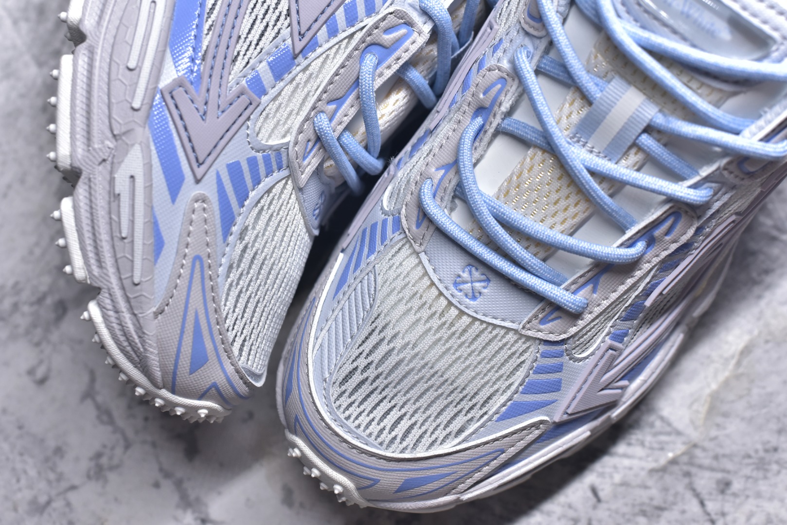 图片[8]-#Off-White 2025年OW最新款跑鞋 百分百原盒正确版 原楦原纸板数据开发 4层分离大底#鞋面采用3d立体打印和多种材料拼接而成#防滑耐磨透气性轻便跑鞋 作为曾经爆火 并且定位奢潮领域的标志性品牌 Off-White 仍需要不断更新符合当下潮流时尚的复古运动鞋款，以期收获基本盘消费者的关注 此次更新的 Off-White 新款运动鞋将经典复古老爹鞋细节设计更加夸张化 并将标志性箭头设计置于显著位置 除此之外 整个系列的色彩搭配也可谓纷繁多样 总有一款适合你 尺码：36 37 38 39 40 41 42 43 44 45 46 47-选品中心