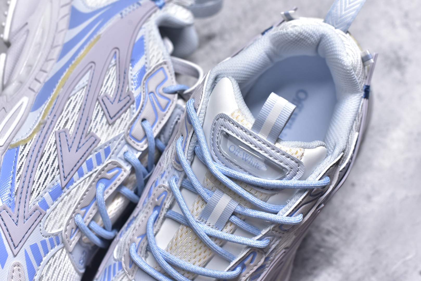 图片[9]-#Off-White 2025年OW最新款跑鞋 百分百原盒正确版 原楦原纸板数据开发 4层分离大底#鞋面采用3d立体打印和多种材料拼接而成#防滑耐磨透气性轻便跑鞋 作为曾经爆火 并且定位奢潮领域的标志性品牌 Off-White 仍需要不断更新符合当下潮流时尚的复古运动鞋款，以期收获基本盘消费者的关注 此次更新的 Off-White 新款运动鞋将经典复古老爹鞋细节设计更加夸张化 并将标志性箭头设计置于显著位置 除此之外 整个系列的色彩搭配也可谓纷繁多样 总有一款适合你 尺码：36 37 38 39 40 41 42 43 44 45 46 47-选品中心