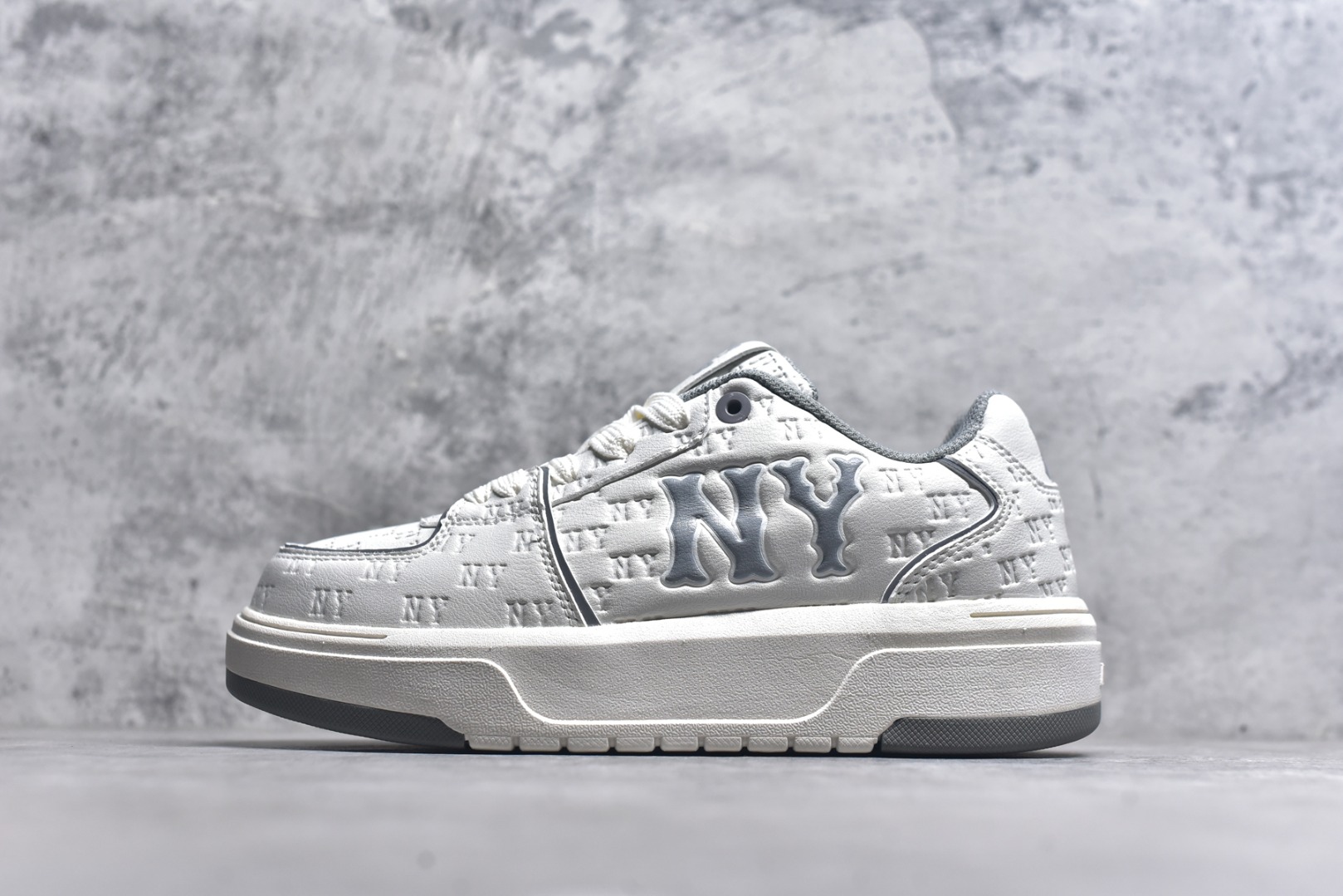 #NY MLB Bigball Chunky Embo Monogram 纽约洋基队 增高厚底休闲板鞋 3ASXE035N50GRS 尺码：35 36 36.5 37.5 38 38.5 39 40 40.5 41 42 42.5 43 44 3.C3-选品中心