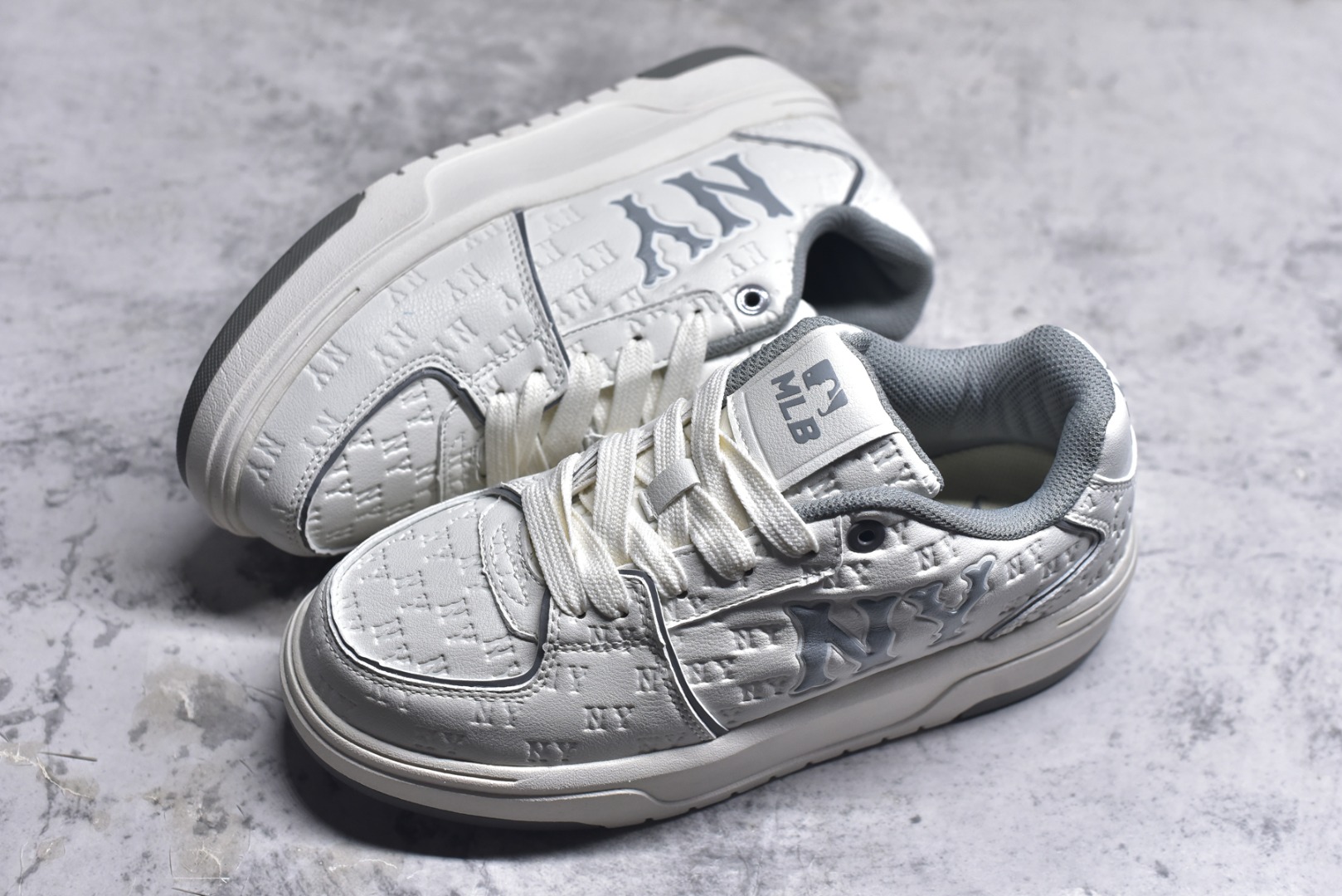 图片[7]-#NY MLB Bigball Chunky Embo Monogram 纽约洋基队 增高厚底休闲板鞋 3ASXE035N50GRS 尺码：35 36 36.5 37.5 38 38.5 39 40 40.5 41 42 42.5 43 44 3.C3-选品中心