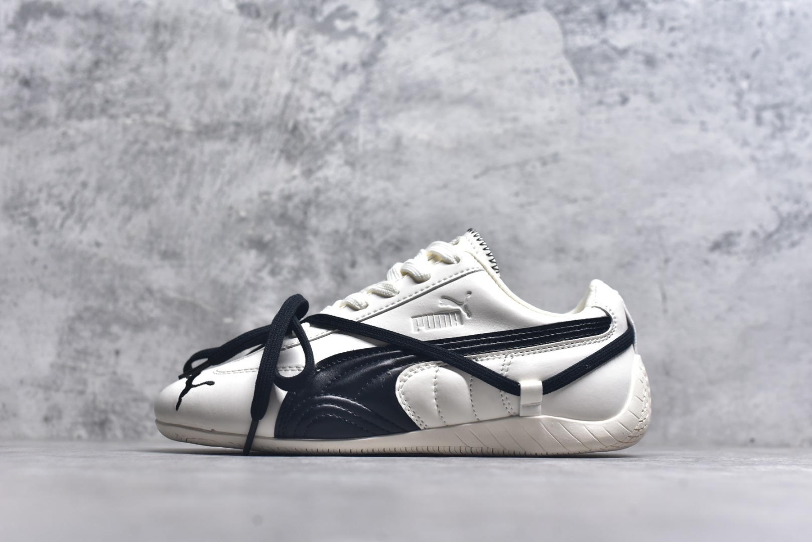 #Rose x Puma 彪马 Speedcat 联名款低帮休闲鞋 404391-01 尺码：35.5 36 37 37.5 38 38.5 39 40 40.5 41 42 42.5 43 44 45-选品中心