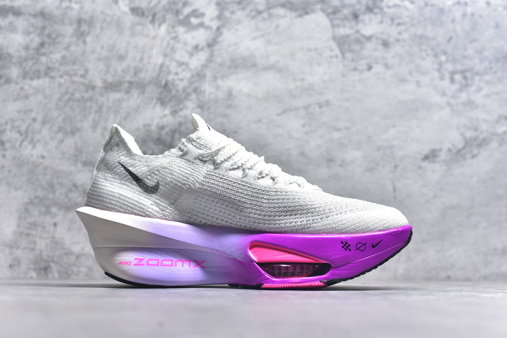 图片[3]-#NK Air Zoom Alphafly NEXT% 3 2024全新马拉松超级跑鞋 有史以来最轻盈、测试次数最多的NK Alphafly 经过精英马拉松运动员的测试验证 并搭载Air Zoom气垫 旨在助力跑者实现突破 取得更佳的成绩 在开发过程中 Alphafly 3帮助耐克运动员凯尔文·基普图姆（Kelvin Kiptum）以2：00：35的成绩刷新了马拉松世界纪录 Alphafly的动力设计没有改变——Air Zoom气垫单元、Flyplate碳纤维板和ZoomX泡绵 但是整体系统的制作方法略有调整 优化和提升了对运动员的帮助 主要更新包括一体式鞋底 提供顺畅稳定的“后跟到脚趾”过渡；更宽的全长Flyplate碳纤维板提供稳定助推力 全新Fast Shot外底保证出色牵引力和抓地力 全新Atomknit 3.0鞋面提供更强的控制力、透气性和中足支撑力 尺码：36-46-选品中心