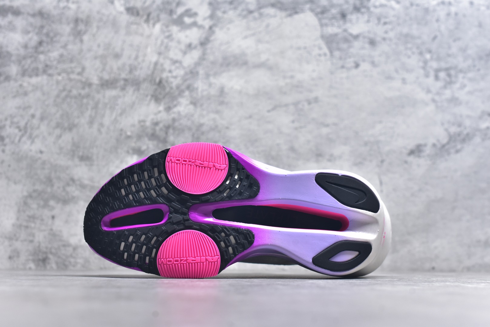 图片[6]-#NK Air Zoom Alphafly NEXT% 3 2024全新马拉松超级跑鞋 有史以来最轻盈、测试次数最多的NK Alphafly 经过精英马拉松运动员的测试验证 并搭载Air Zoom气垫 旨在助力跑者实现突破 取得更佳的成绩 在开发过程中 Alphafly 3帮助耐克运动员凯尔文·基普图姆（Kelvin Kiptum）以2：00：35的成绩刷新了马拉松世界纪录 Alphafly的动力设计没有改变——Air Zoom气垫单元、Flyplate碳纤维板和ZoomX泡绵 但是整体系统的制作方法略有调整 优化和提升了对运动员的帮助 主要更新包括一体式鞋底 提供顺畅稳定的“后跟到脚趾”过渡；更宽的全长Flyplate碳纤维板提供稳定助推力 全新Fast Shot外底保证出色牵引力和抓地力 全新Atomknit 3.0鞋面提供更强的控制力、透气性和中足支撑力 尺码：36-46-选品中心