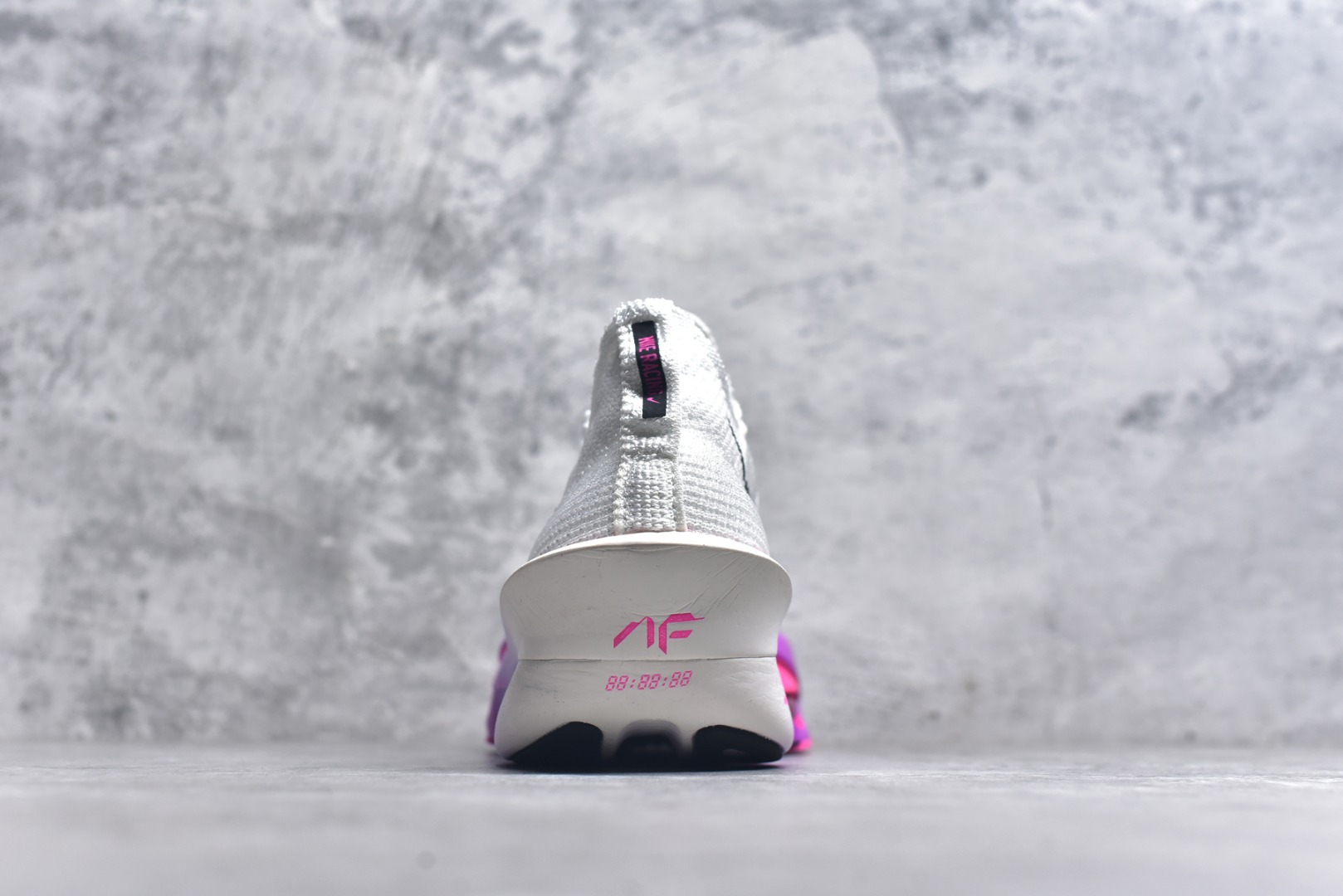 图片[5]-#NK Air Zoom Alphafly NEXT% 3 2024全新马拉松超级跑鞋 有史以来最轻盈、测试次数最多的NK Alphafly 经过精英马拉松运动员的测试验证 并搭载Air Zoom气垫 旨在助力跑者实现突破 取得更佳的成绩 在开发过程中 Alphafly 3帮助耐克运动员凯尔文·基普图姆（Kelvin Kiptum）以2：00：35的成绩刷新了马拉松世界纪录 Alphafly的动力设计没有改变——Air Zoom气垫单元、Flyplate碳纤维板和ZoomX泡绵 但是整体系统的制作方法略有调整 优化和提升了对运动员的帮助 主要更新包括一体式鞋底 提供顺畅稳定的“后跟到脚趾”过渡；更宽的全长Flyplate碳纤维板提供稳定助推力 全新Fast Shot外底保证出色牵引力和抓地力 全新Atomknit 3.0鞋面提供更强的控制力、透气性和中足支撑力 尺码：36-46-选品中心