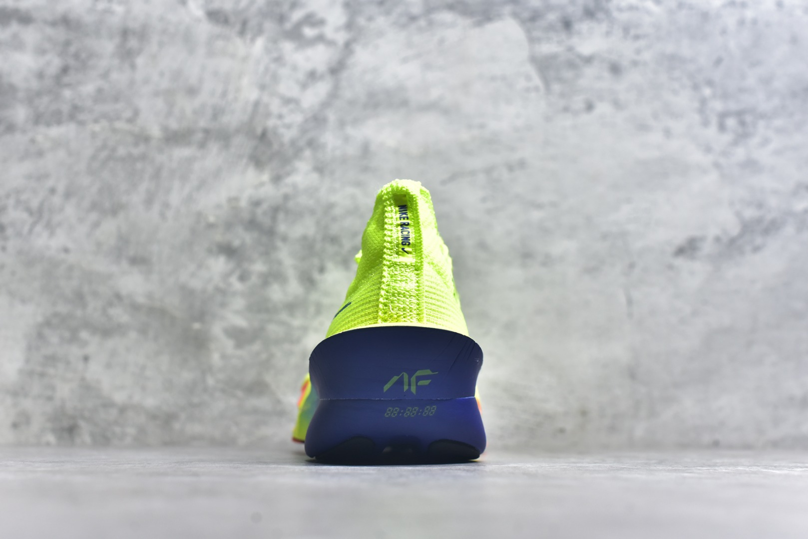 图片[5]-#NK Air Zoom Alphafly NEXT% 3 2024全新马拉松超级跑鞋 有史以来最轻盈、测试次数最多的NK Alphafly 经过精英马拉松运动员的测试验证 并搭载Air Zoom气垫 旨在助力跑者实现突破 取得更佳的成绩 在开发过程中 Alphafly 3帮助耐克运动员凯尔文·基普图姆（Kelvin Kiptum）以2：00：35的成绩刷新了马拉松世界纪录 Alphafly的动力设计没有改变——Air Zoom气垫单元、Flyplate碳纤维板和ZoomX泡绵 但是整体系统的制作方法略有调整 优化和提升了对运动员的帮助 主要更新包括一体式鞋底 提供顺畅稳定的“后跟到脚趾”过渡；更宽的全长Flyplate碳纤维板提供稳定助推力 全新Fast Shot外底保证出色牵引力和抓地力 全新Atomknit 3.0鞋面提供更强的控制力、透气性和中足支撑力 尺码：36-46-选品中心