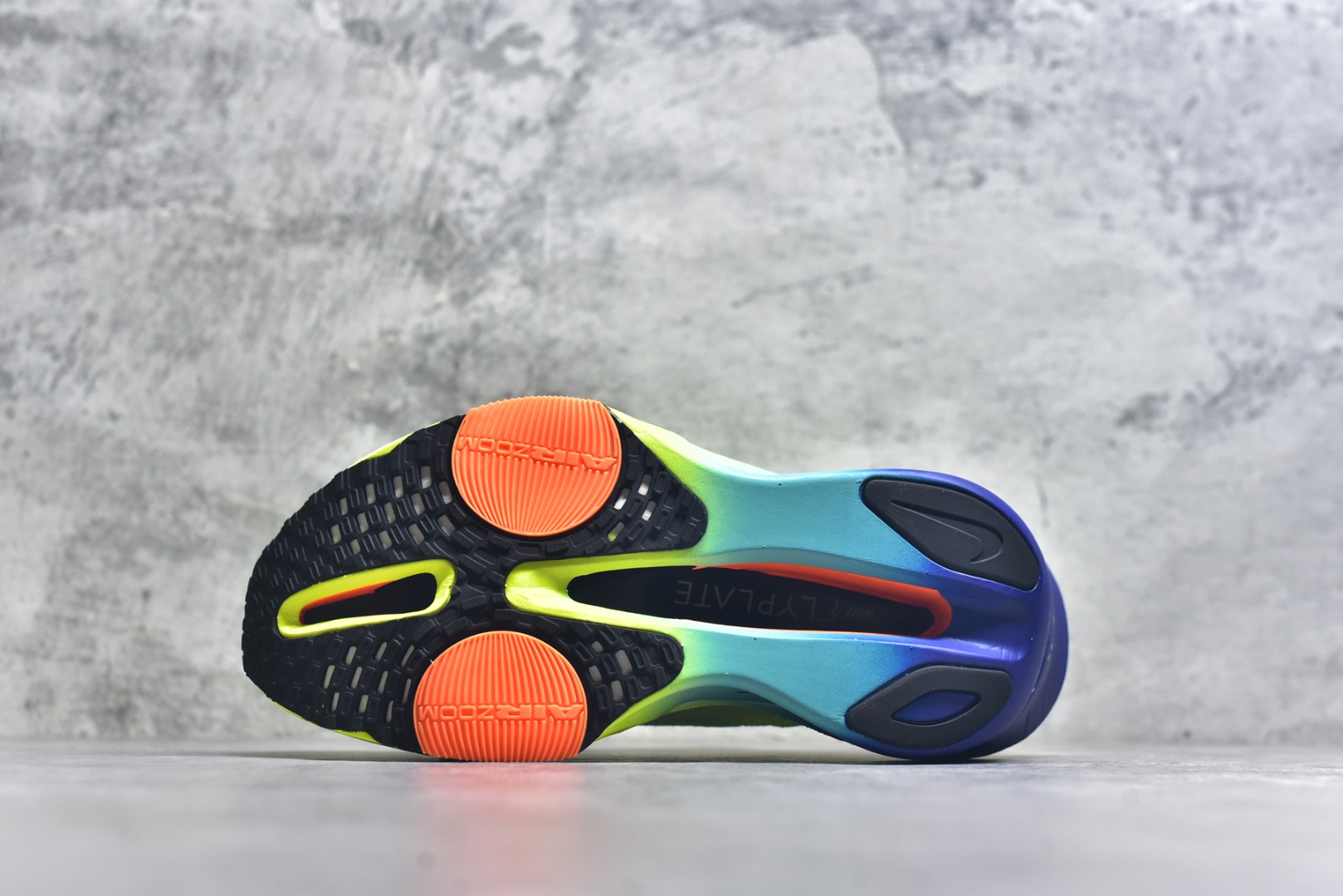 图片[6]-#NK Air Zoom Alphafly NEXT% 3 2024全新马拉松超级跑鞋 有史以来最轻盈、测试次数最多的NK Alphafly 经过精英马拉松运动员的测试验证 并搭载Air Zoom气垫 旨在助力跑者实现突破 取得更佳的成绩 在开发过程中 Alphafly 3帮助耐克运动员凯尔文·基普图姆（Kelvin Kiptum）以2：00：35的成绩刷新了马拉松世界纪录 Alphafly的动力设计没有改变——Air Zoom气垫单元、Flyplate碳纤维板和ZoomX泡绵 但是整体系统的制作方法略有调整 优化和提升了对运动员的帮助 主要更新包括一体式鞋底 提供顺畅稳定的“后跟到脚趾”过渡；更宽的全长Flyplate碳纤维板提供稳定助推力 全新Fast Shot外底保证出色牵引力和抓地力 全新Atomknit 3.0鞋面提供更强的控制力、透气性和中足支撑力 尺码：36-46-选品中心