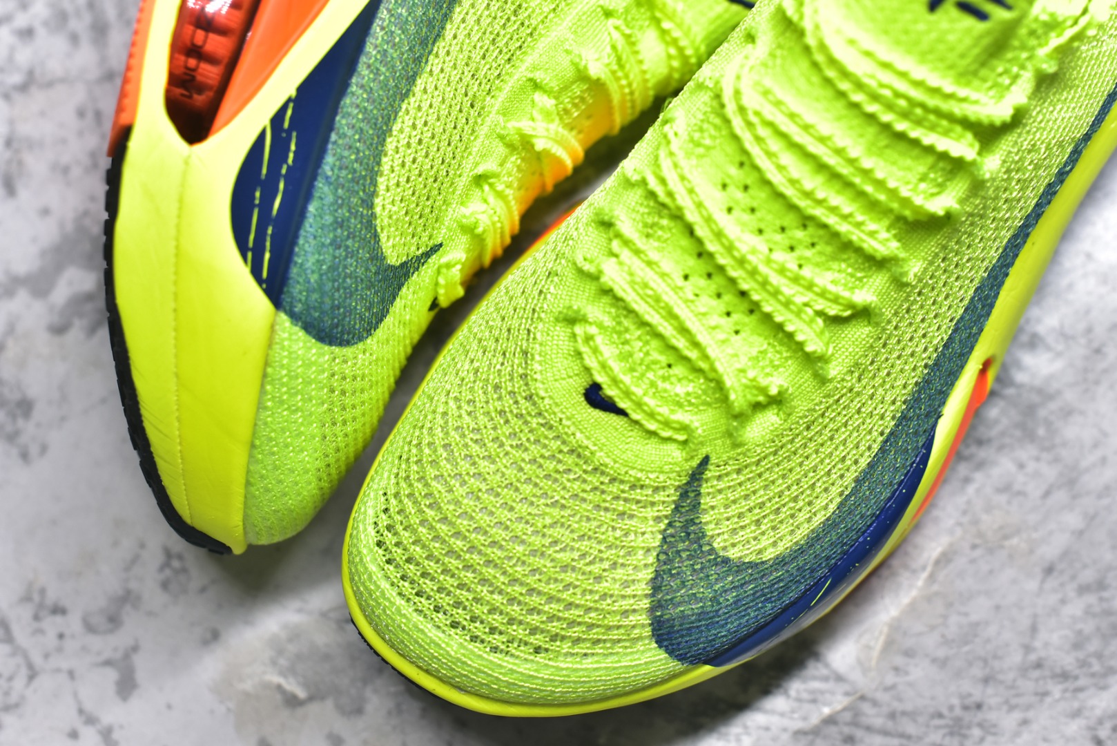 图片[8]-#NK Air Zoom Alphafly NEXT% 3 2024全新马拉松超级跑鞋 有史以来最轻盈、测试次数最多的NK Alphafly 经过精英马拉松运动员的测试验证 并搭载Air Zoom气垫 旨在助力跑者实现突破 取得更佳的成绩 在开发过程中 Alphafly 3帮助耐克运动员凯尔文·基普图姆（Kelvin Kiptum）以2：00：35的成绩刷新了马拉松世界纪录 Alphafly的动力设计没有改变——Air Zoom气垫单元、Flyplate碳纤维板和ZoomX泡绵 但是整体系统的制作方法略有调整 优化和提升了对运动员的帮助 主要更新包括一体式鞋底 提供顺畅稳定的“后跟到脚趾”过渡；更宽的全长Flyplate碳纤维板提供稳定助推力 全新Fast Shot外底保证出色牵引力和抓地力 全新Atomknit 3.0鞋面提供更强的控制力、透气性和中足支撑力 尺码：36-46-选品中心