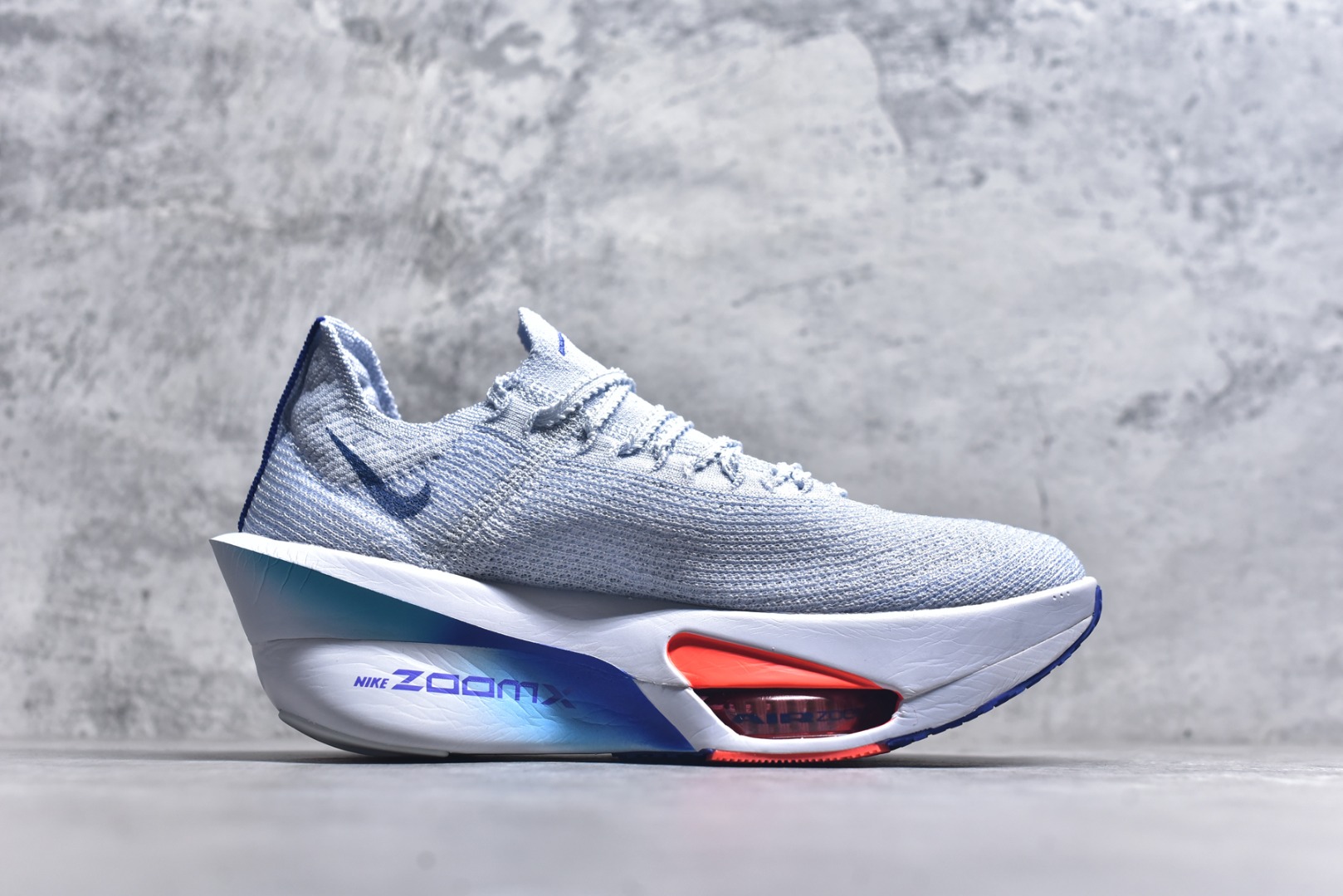 图片[3]-#NK Air Zoom Alphafly NEXT% 3 2024全新马拉松超级跑鞋 有史以来最轻盈、测试次数最多的NK Alphafly 经过精英马拉松运动员的测试验证 并搭载Air Zoom气垫 旨在助力跑者实现突破 取得更佳的成绩 在开发过程中 Alphafly 3帮助耐克运动员凯尔文·基普图姆（Kelvin Kiptum）以2：00：35的成绩刷新了马拉松世界纪录 Alphafly的动力设计没有改变——Air Zoom气垫单元、Flyplate碳纤维板和ZoomX泡绵 但是整体系统的制作方法略有调整 优化和提升了对运动员的帮助 主要更新包括一体式鞋底 提供顺畅稳定的“后跟到脚趾”过渡；更宽的全长Flyplate碳纤维板提供稳定助推力 全新Fast Shot外底保证出色牵引力和抓地力 全新Atomknit 3.0鞋面提供更强的控制力、透气性和中足支撑力 尺码：36-46-选品中心