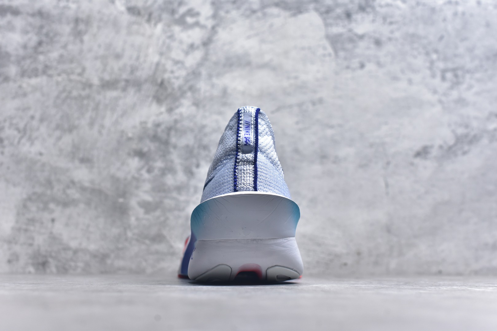 图片[5]-#NK Air Zoom Alphafly NEXT% 3 2024全新马拉松超级跑鞋 有史以来最轻盈、测试次数最多的NK Alphafly 经过精英马拉松运动员的测试验证 并搭载Air Zoom气垫 旨在助力跑者实现突破 取得更佳的成绩 在开发过程中 Alphafly 3帮助耐克运动员凯尔文·基普图姆（Kelvin Kiptum）以2：00：35的成绩刷新了马拉松世界纪录 Alphafly的动力设计没有改变——Air Zoom气垫单元、Flyplate碳纤维板和ZoomX泡绵 但是整体系统的制作方法略有调整 优化和提升了对运动员的帮助 主要更新包括一体式鞋底 提供顺畅稳定的“后跟到脚趾”过渡；更宽的全长Flyplate碳纤维板提供稳定助推力 全新Fast Shot外底保证出色牵引力和抓地力 全新Atomknit 3.0鞋面提供更强的控制力、透气性和中足支撑力 尺码：36-46-选品中心