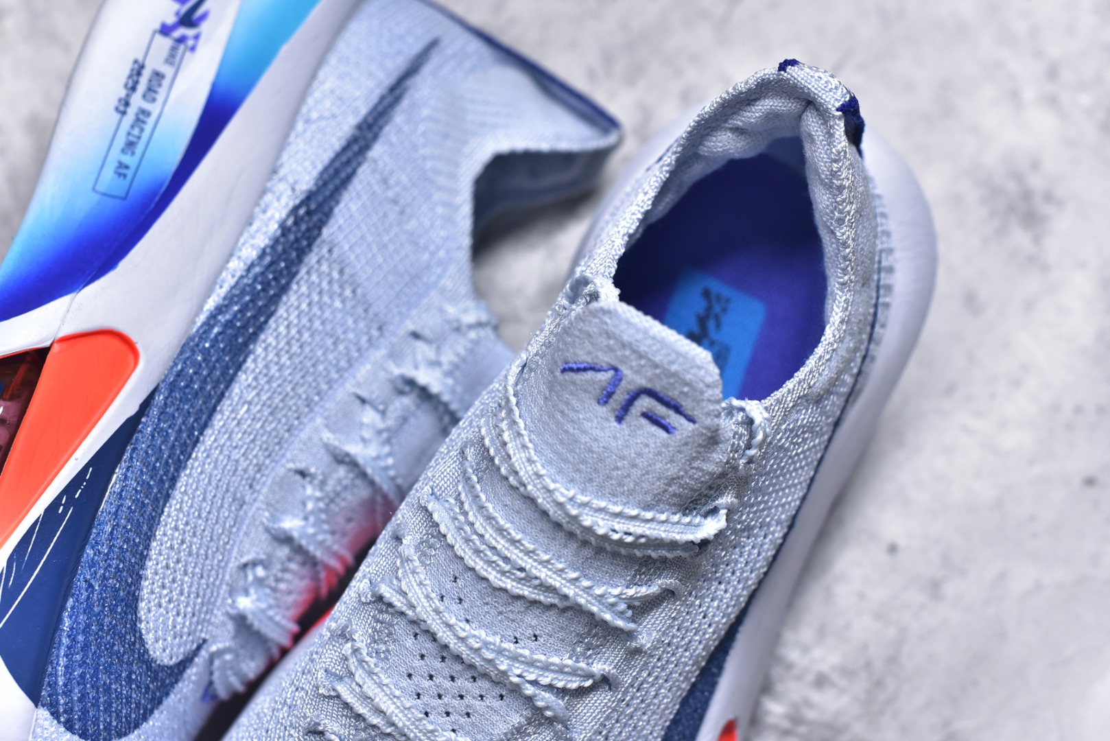 图片[9]-#NK Air Zoom Alphafly NEXT% 3 2024全新马拉松超级跑鞋 有史以来最轻盈、测试次数最多的NK Alphafly 经过精英马拉松运动员的测试验证 并搭载Air Zoom气垫 旨在助力跑者实现突破 取得更佳的成绩 在开发过程中 Alphafly 3帮助耐克运动员凯尔文·基普图姆（Kelvin Kiptum）以2：00：35的成绩刷新了马拉松世界纪录 Alphafly的动力设计没有改变——Air Zoom气垫单元、Flyplate碳纤维板和ZoomX泡绵 但是整体系统的制作方法略有调整 优化和提升了对运动员的帮助 主要更新包括一体式鞋底 提供顺畅稳定的“后跟到脚趾”过渡；更宽的全长Flyplate碳纤维板提供稳定助推力 全新Fast Shot外底保证出色牵引力和抓地力 全新Atomknit 3.0鞋面提供更强的控制力、透气性和中足支撑力 尺码：36-46-选品中心