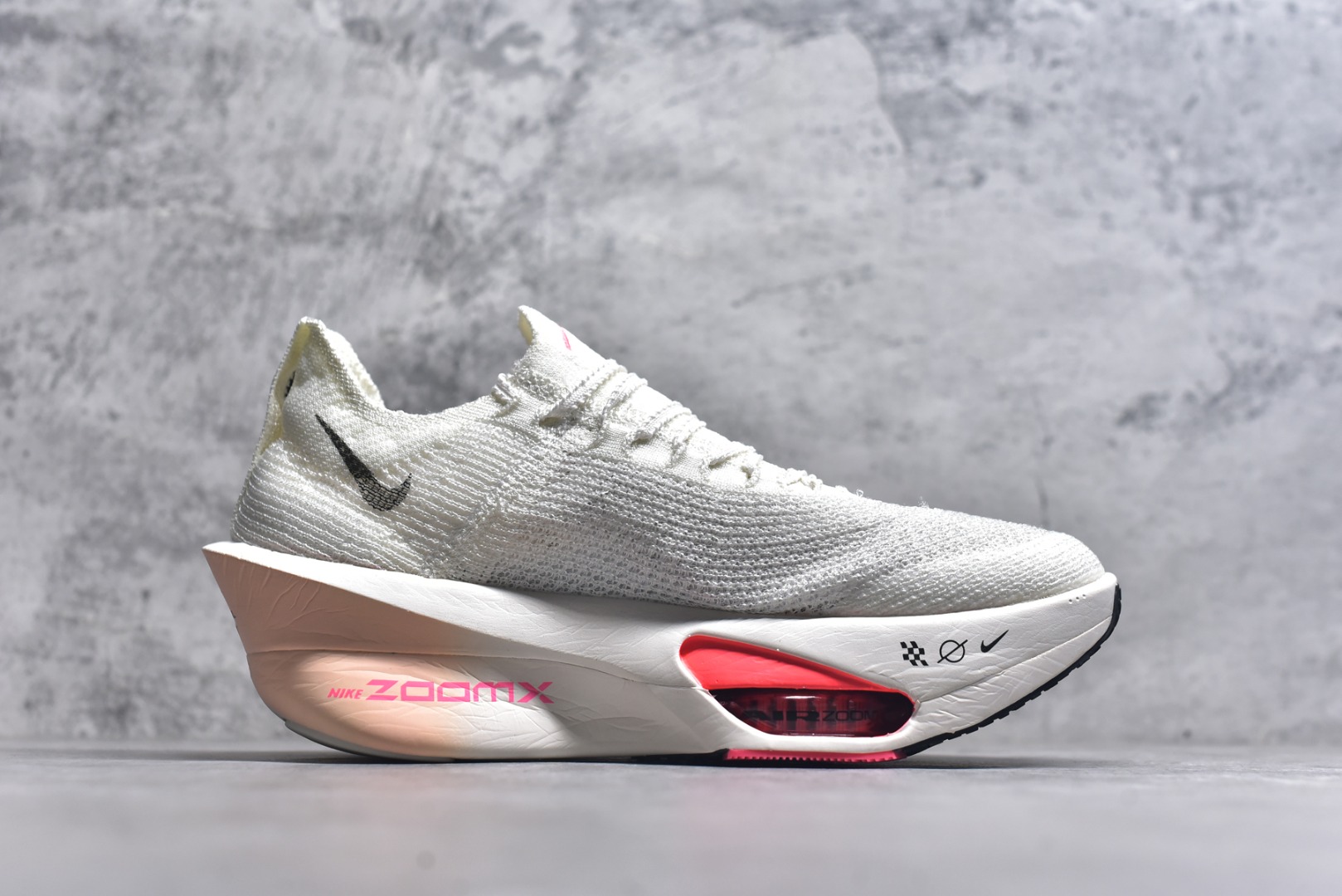 图片[3]-#NK Air Zoom Alphafly NEXT% 3 2024全新马拉松超级跑鞋 有史以来最轻盈、测试次数最多的NK Alphafly 经过精英马拉松运动员的测试验证 并搭载Air Zoom气垫 旨在助力跑者实现突破 取得更佳的成绩 在开发过程中 Alphafly 3帮助耐克运动员凯尔文·基普图姆（Kelvin Kiptum）以2：00：35的成绩刷新了马拉松世界纪录 Alphafly的动力设计没有改变——Air Zoom气垫单元、Flyplate碳纤维板和ZoomX泡绵 但是整体系统的制作方法略有调整 优化和提升了对运动员的帮助 主要更新包括一体式鞋底 提供顺畅稳定的“后跟到脚趾”过渡；更宽的全长Flyplate碳纤维板提供稳定助推力 全新Fast Shot外底保证出色牵引力和抓地力 全新Atomknit 3.0鞋面提供更强的控制力、透气性和中足支撑力 尺码：36-46-选品中心