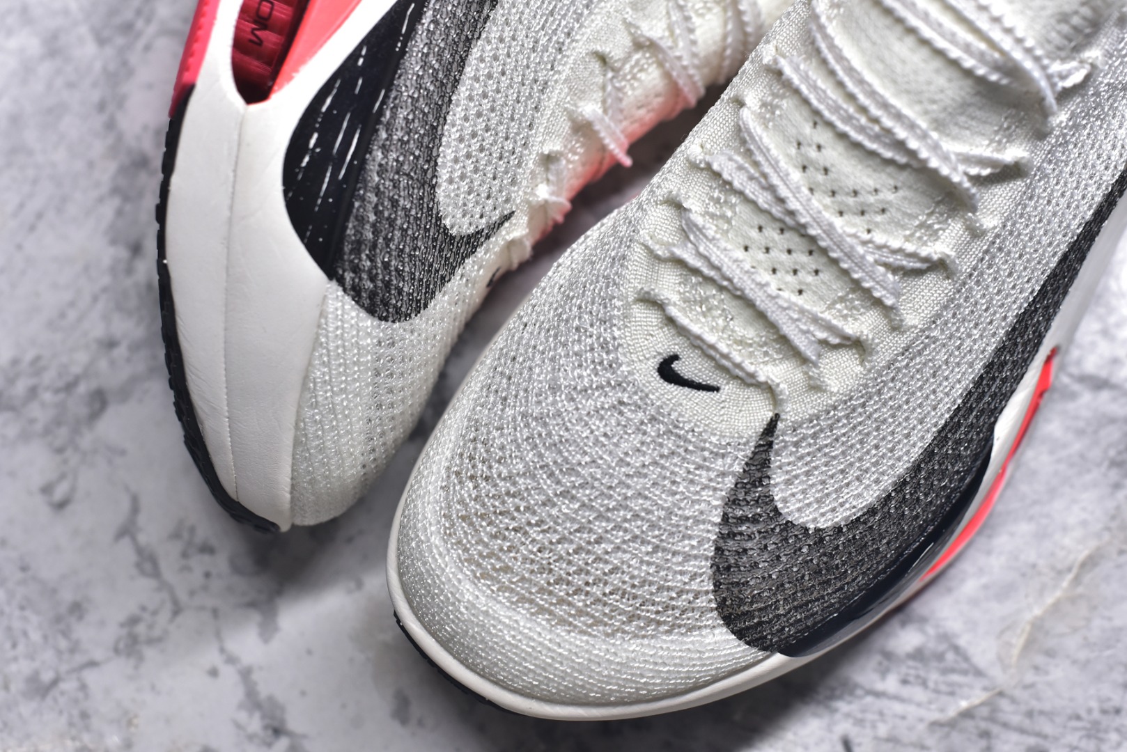 图片[8]-#NK Air Zoom Alphafly NEXT% 3 2024全新马拉松超级跑鞋 有史以来最轻盈、测试次数最多的NK Alphafly 经过精英马拉松运动员的测试验证 并搭载Air Zoom气垫 旨在助力跑者实现突破 取得更佳的成绩 在开发过程中 Alphafly 3帮助耐克运动员凯尔文·基普图姆（Kelvin Kiptum）以2：00：35的成绩刷新了马拉松世界纪录 Alphafly的动力设计没有改变——Air Zoom气垫单元、Flyplate碳纤维板和ZoomX泡绵 但是整体系统的制作方法略有调整 优化和提升了对运动员的帮助 主要更新包括一体式鞋底 提供顺畅稳定的“后跟到脚趾”过渡；更宽的全长Flyplate碳纤维板提供稳定助推力 全新Fast Shot外底保证出色牵引力和抓地力 全新Atomknit 3.0鞋面提供更强的控制力、透气性和中足支撑力 尺码：36-46-选品中心