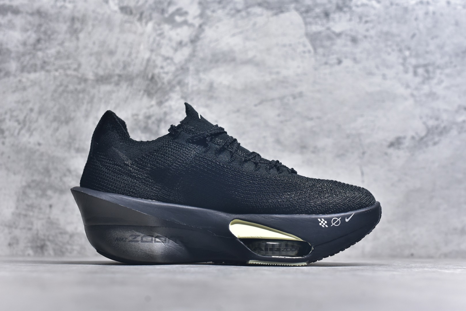 图片[3]-#NK Air Zoom Alphafly NEXT% 3 2024全新马拉松超级跑鞋 有史以来最轻盈、测试次数最多的NK Alphafly 经过精英马拉松运动员的测试验证 并搭载Air Zoom气垫 旨在助力跑者实现突破 取得更佳的成绩 在开发过程中 Alphafly 3帮助耐克运动员凯尔文·基普图姆（Kelvin Kiptum）以2：00：35的成绩刷新了马拉松世界纪录 Alphafly的动力设计没有改变——Air Zoom气垫单元、Flyplate碳纤维板和ZoomX泡绵 但是整体系统的制作方法略有调整 优化和提升了对运动员的帮助 主要更新包括一体式鞋底 提供顺畅稳定的“后跟到脚趾”过渡；更宽的全长Flyplate碳纤维板提供稳定助推力 全新Fast Shot外底保证出色牵引力和抓地力 全新Atomknit 3.0鞋面提供更强的控制力、透气性和中足支撑力 尺码：36-46-选品中心