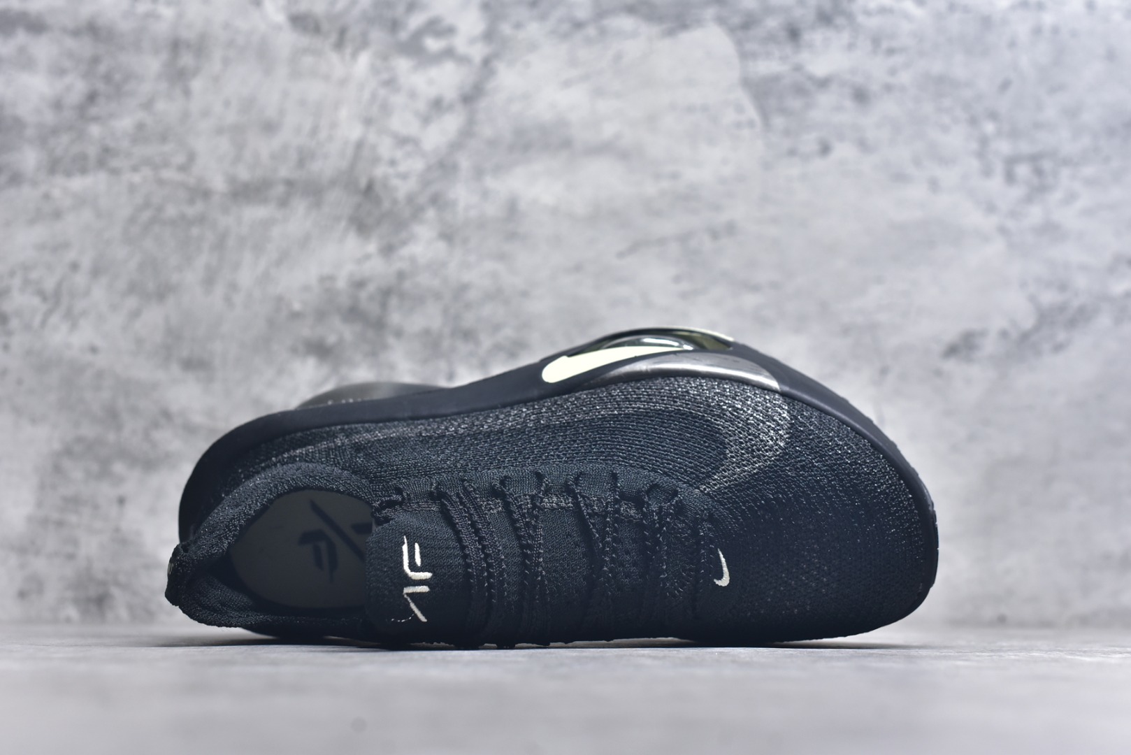 图片[4]-#NK Air Zoom Alphafly NEXT% 3 2024全新马拉松超级跑鞋 有史以来最轻盈、测试次数最多的NK Alphafly 经过精英马拉松运动员的测试验证 并搭载Air Zoom气垫 旨在助力跑者实现突破 取得更佳的成绩 在开发过程中 Alphafly 3帮助耐克运动员凯尔文·基普图姆（Kelvin Kiptum）以2：00：35的成绩刷新了马拉松世界纪录 Alphafly的动力设计没有改变——Air Zoom气垫单元、Flyplate碳纤维板和ZoomX泡绵 但是整体系统的制作方法略有调整 优化和提升了对运动员的帮助 主要更新包括一体式鞋底 提供顺畅稳定的“后跟到脚趾”过渡；更宽的全长Flyplate碳纤维板提供稳定助推力 全新Fast Shot外底保证出色牵引力和抓地力 全新Atomknit 3.0鞋面提供更强的控制力、透气性和中足支撑力 尺码：36-46-选品中心