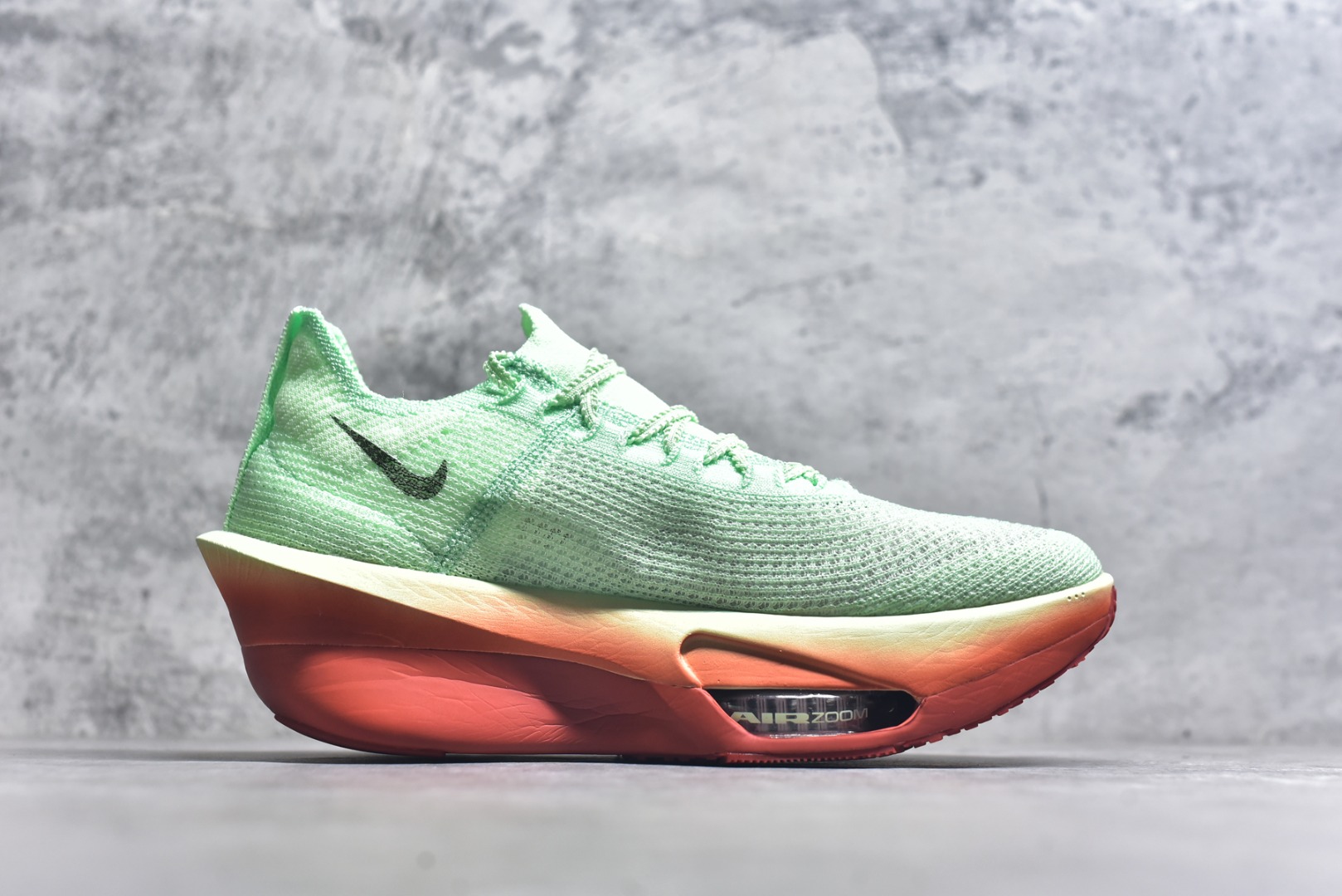 图片[3]-#NK Air Zoom Alphafly NEXT% 3 2024全新马拉松超级跑鞋 有史以来最轻盈、测试次数最多的NK Alphafly 经过精英马拉松运动员的测试验证 并搭载Air Zoom气垫 旨在助力跑者实现突破 取得更佳的成绩 在开发过程中 Alphafly 3帮助耐克运动员凯尔文·基普图姆（Kelvin Kiptum）以2：00：35的成绩刷新了马拉松世界纪录 Alphafly的动力设计没有改变——Air Zoom气垫单元、Flyplate碳纤维板和ZoomX泡绵 但是整体系统的制作方法略有调整 优化和提升了对运动员的帮助 主要更新包括一体式鞋底 提供顺畅稳定的“后跟到脚趾”过渡；更宽的全长Flyplate碳纤维板提供稳定助推力 全新Fast Shot外底保证出色牵引力和抓地力 全新Atomknit 3.0鞋面提供更强的控制力、透气性和中足支撑力 尺码：36-46-选品中心