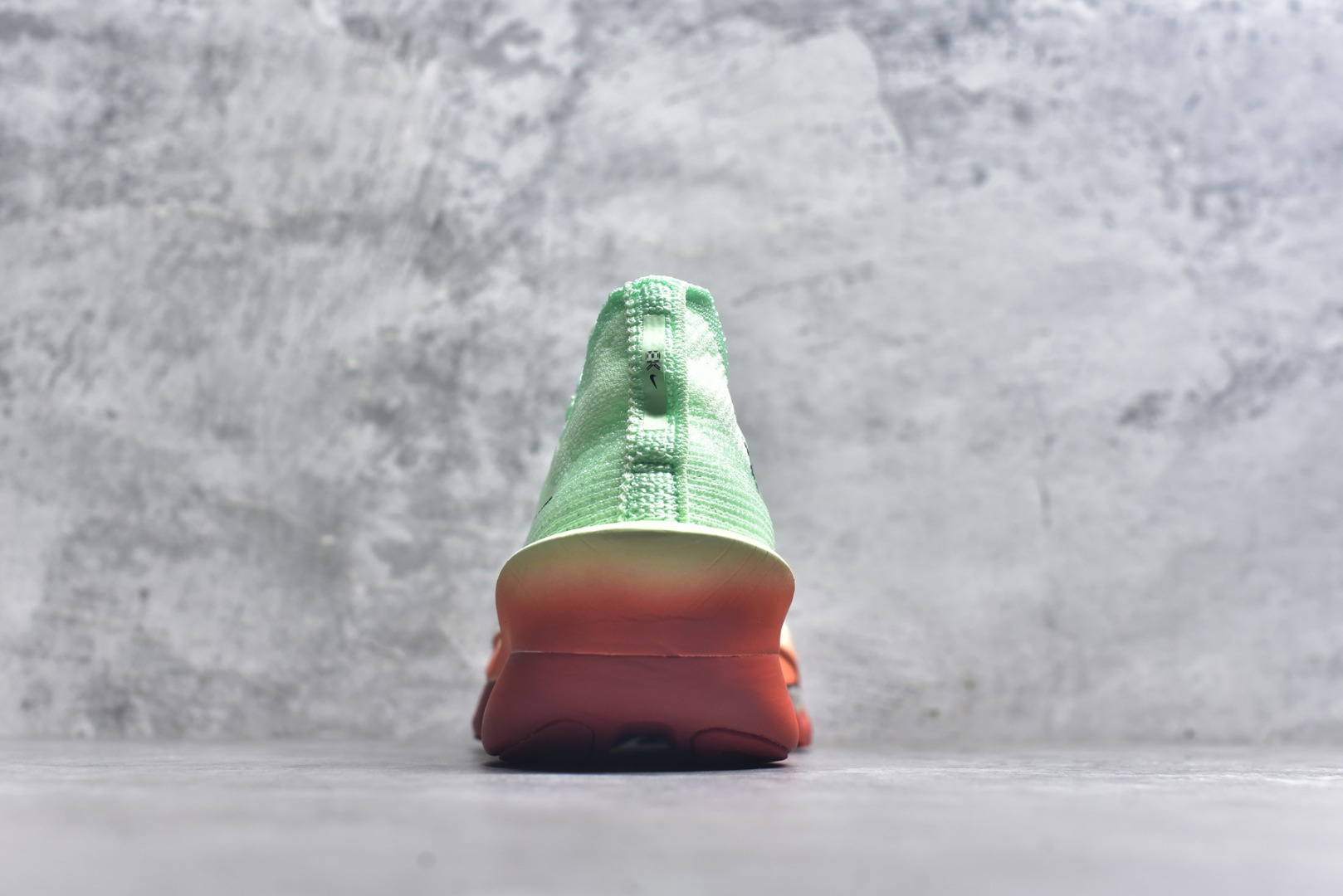 图片[5]-#NK Air Zoom Alphafly NEXT% 3 2024全新马拉松超级跑鞋 有史以来最轻盈、测试次数最多的NK Alphafly 经过精英马拉松运动员的测试验证 并搭载Air Zoom气垫 旨在助力跑者实现突破 取得更佳的成绩 在开发过程中 Alphafly 3帮助耐克运动员凯尔文·基普图姆（Kelvin Kiptum）以2：00：35的成绩刷新了马拉松世界纪录 Alphafly的动力设计没有改变——Air Zoom气垫单元、Flyplate碳纤维板和ZoomX泡绵 但是整体系统的制作方法略有调整 优化和提升了对运动员的帮助 主要更新包括一体式鞋底 提供顺畅稳定的“后跟到脚趾”过渡；更宽的全长Flyplate碳纤维板提供稳定助推力 全新Fast Shot外底保证出色牵引力和抓地力 全新Atomknit 3.0鞋面提供更强的控制力、透气性和中足支撑力 尺码：36-46-选品中心