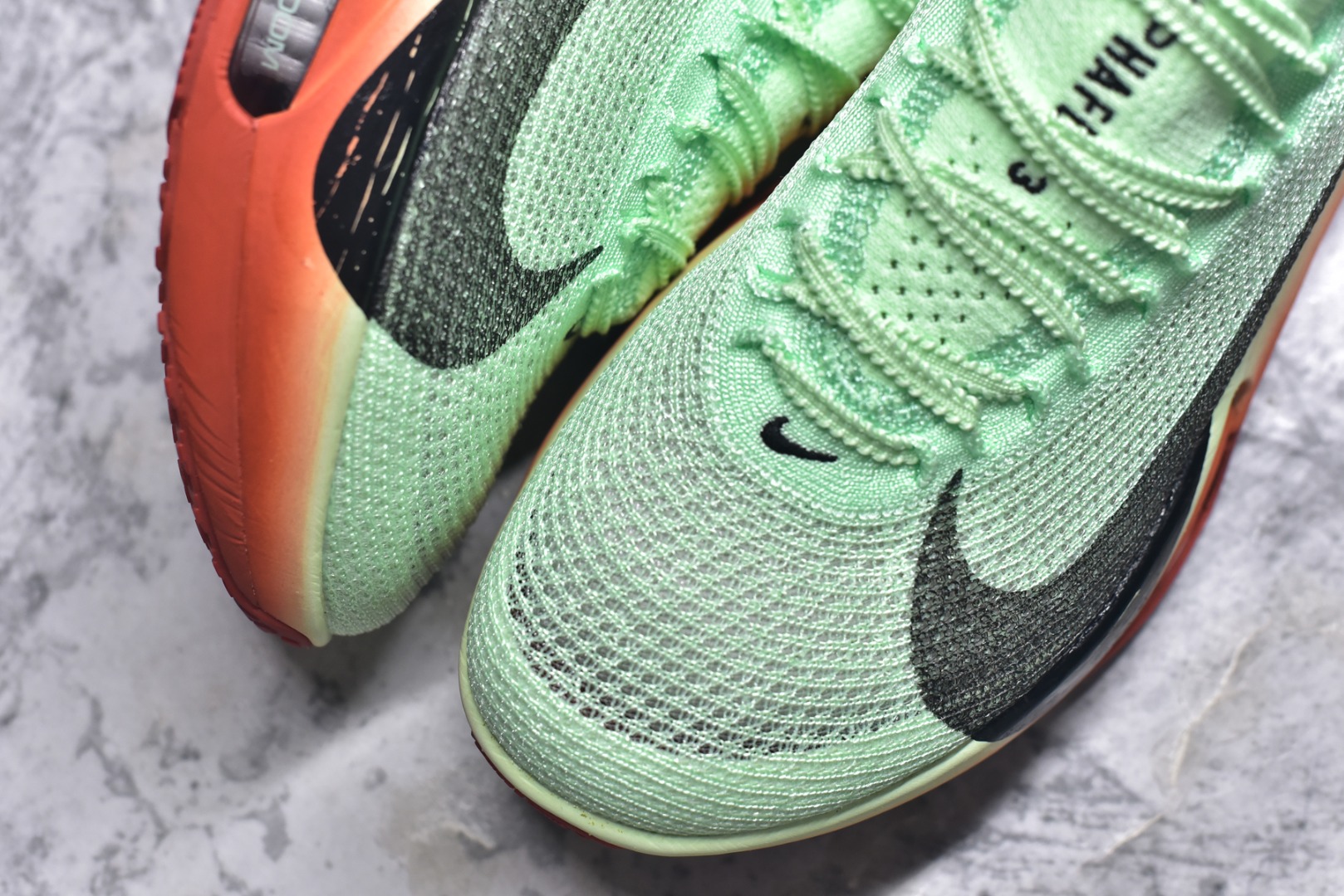 图片[8]-#NK Air Zoom Alphafly NEXT% 3 2024全新马拉松超级跑鞋 有史以来最轻盈、测试次数最多的NK Alphafly 经过精英马拉松运动员的测试验证 并搭载Air Zoom气垫 旨在助力跑者实现突破 取得更佳的成绩 在开发过程中 Alphafly 3帮助耐克运动员凯尔文·基普图姆（Kelvin Kiptum）以2：00：35的成绩刷新了马拉松世界纪录 Alphafly的动力设计没有改变——Air Zoom气垫单元、Flyplate碳纤维板和ZoomX泡绵 但是整体系统的制作方法略有调整 优化和提升了对运动员的帮助 主要更新包括一体式鞋底 提供顺畅稳定的“后跟到脚趾”过渡；更宽的全长Flyplate碳纤维板提供稳定助推力 全新Fast Shot外底保证出色牵引力和抓地力 全新Atomknit 3.0鞋面提供更强的控制力、透气性和中足支撑力 尺码：36-46-选品中心