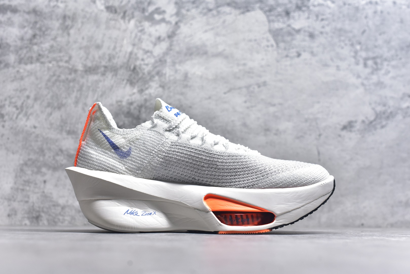 图片[3]-#NK Air Zoom Alphafly NEXT% 3 2024全新马拉松超级跑鞋 有史以来最轻盈、测试次数最多的NK Alphafly 经过精英马拉松运动员的测试验证 并搭载Air Zoom气垫 旨在助力跑者实现突破 取得更佳的成绩 在开发过程中 Alphafly 3帮助耐克运动员凯尔文·基普图姆（Kelvin Kiptum）以2：00：35的成绩刷新了马拉松世界纪录 Alphafly的动力设计没有改变——Air Zoom气垫单元、Flyplate碳纤维板和ZoomX泡绵 但是整体系统的制作方法略有调整 优化和提升了对运动员的帮助 主要更新包括一体式鞋底 提供顺畅稳定的“后跟到脚趾”过渡；更宽的全长Flyplate碳纤维板提供稳定助推力 全新Fast Shot外底保证出色牵引力和抓地力 全新Atomknit 3.0鞋面提供更强的控制力、透气性和中足支撑力 尺码：36-46-选品中心