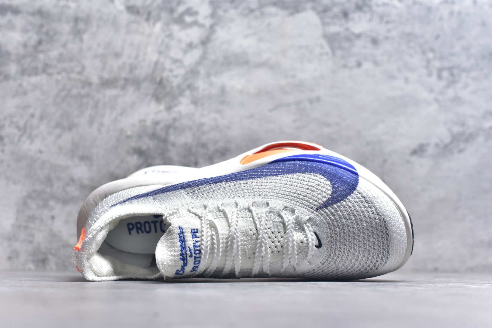 图片[4]-#NK Air Zoom Alphafly NEXT% 3 2024全新马拉松超级跑鞋 有史以来最轻盈、测试次数最多的NK Alphafly 经过精英马拉松运动员的测试验证 并搭载Air Zoom气垫 旨在助力跑者实现突破 取得更佳的成绩 在开发过程中 Alphafly 3帮助耐克运动员凯尔文·基普图姆（Kelvin Kiptum）以2：00：35的成绩刷新了马拉松世界纪录 Alphafly的动力设计没有改变——Air Zoom气垫单元、Flyplate碳纤维板和ZoomX泡绵 但是整体系统的制作方法略有调整 优化和提升了对运动员的帮助 主要更新包括一体式鞋底 提供顺畅稳定的“后跟到脚趾”过渡；更宽的全长Flyplate碳纤维板提供稳定助推力 全新Fast Shot外底保证出色牵引力和抓地力 全新Atomknit 3.0鞋面提供更强的控制力、透气性和中足支撑力 尺码：36-46-选品中心