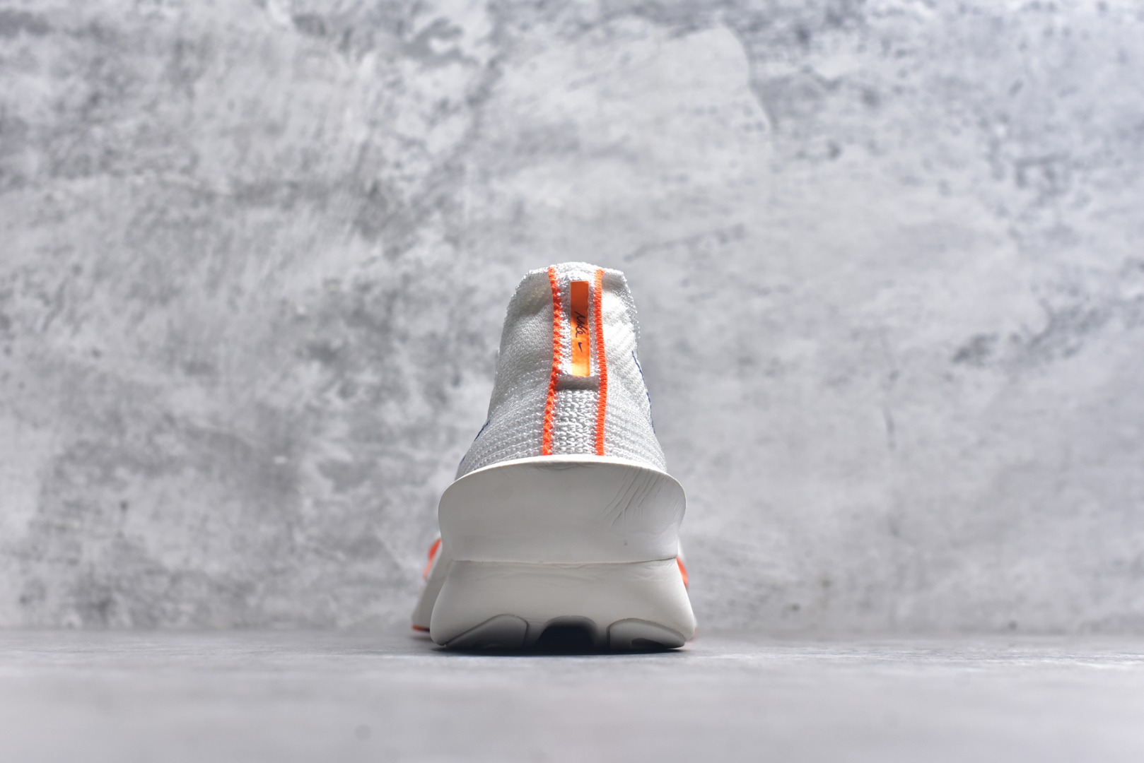 图片[5]-#NK Air Zoom Alphafly NEXT% 3 2024全新马拉松超级跑鞋 有史以来最轻盈、测试次数最多的NK Alphafly 经过精英马拉松运动员的测试验证 并搭载Air Zoom气垫 旨在助力跑者实现突破 取得更佳的成绩 在开发过程中 Alphafly 3帮助耐克运动员凯尔文·基普图姆（Kelvin Kiptum）以2：00：35的成绩刷新了马拉松世界纪录 Alphafly的动力设计没有改变——Air Zoom气垫单元、Flyplate碳纤维板和ZoomX泡绵 但是整体系统的制作方法略有调整 优化和提升了对运动员的帮助 主要更新包括一体式鞋底 提供顺畅稳定的“后跟到脚趾”过渡；更宽的全长Flyplate碳纤维板提供稳定助推力 全新Fast Shot外底保证出色牵引力和抓地力 全新Atomknit 3.0鞋面提供更强的控制力、透气性和中足支撑力 尺码：36-46-选品中心