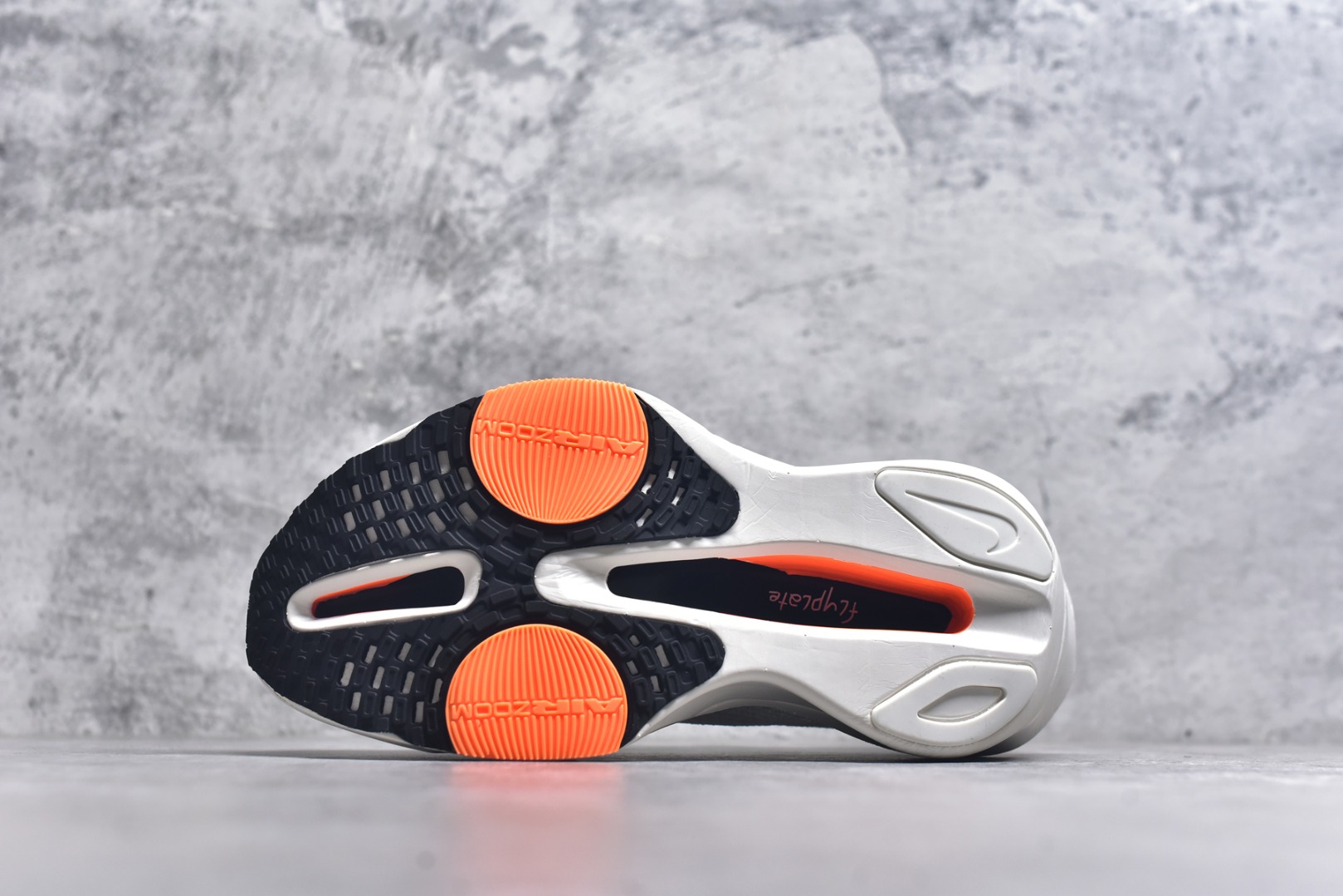 图片[6]-#NK Air Zoom Alphafly NEXT% 3 2024全新马拉松超级跑鞋 有史以来最轻盈、测试次数最多的NK Alphafly 经过精英马拉松运动员的测试验证 并搭载Air Zoom气垫 旨在助力跑者实现突破 取得更佳的成绩 在开发过程中 Alphafly 3帮助耐克运动员凯尔文·基普图姆（Kelvin Kiptum）以2：00：35的成绩刷新了马拉松世界纪录 Alphafly的动力设计没有改变——Air Zoom气垫单元、Flyplate碳纤维板和ZoomX泡绵 但是整体系统的制作方法略有调整 优化和提升了对运动员的帮助 主要更新包括一体式鞋底 提供顺畅稳定的“后跟到脚趾”过渡；更宽的全长Flyplate碳纤维板提供稳定助推力 全新Fast Shot外底保证出色牵引力和抓地力 全新Atomknit 3.0鞋面提供更强的控制力、透气性和中足支撑力 尺码：36-46-选品中心