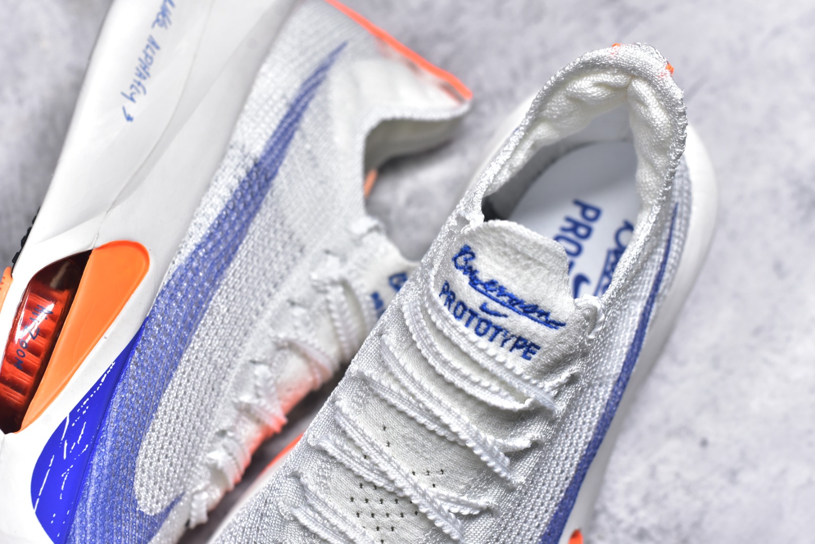 图片[9]-#NK Air Zoom Alphafly NEXT% 3 2024全新马拉松超级跑鞋 有史以来最轻盈、测试次数最多的NK Alphafly 经过精英马拉松运动员的测试验证 并搭载Air Zoom气垫 旨在助力跑者实现突破 取得更佳的成绩 在开发过程中 Alphafly 3帮助耐克运动员凯尔文·基普图姆（Kelvin Kiptum）以2：00：35的成绩刷新了马拉松世界纪录 Alphafly的动力设计没有改变——Air Zoom气垫单元、Flyplate碳纤维板和ZoomX泡绵 但是整体系统的制作方法略有调整 优化和提升了对运动员的帮助 主要更新包括一体式鞋底 提供顺畅稳定的“后跟到脚趾”过渡；更宽的全长Flyplate碳纤维板提供稳定助推力 全新Fast Shot外底保证出色牵引力和抓地力 全新Atomknit 3.0鞋面提供更强的控制力、透气性和中足支撑力 尺码：36-46-选品中心