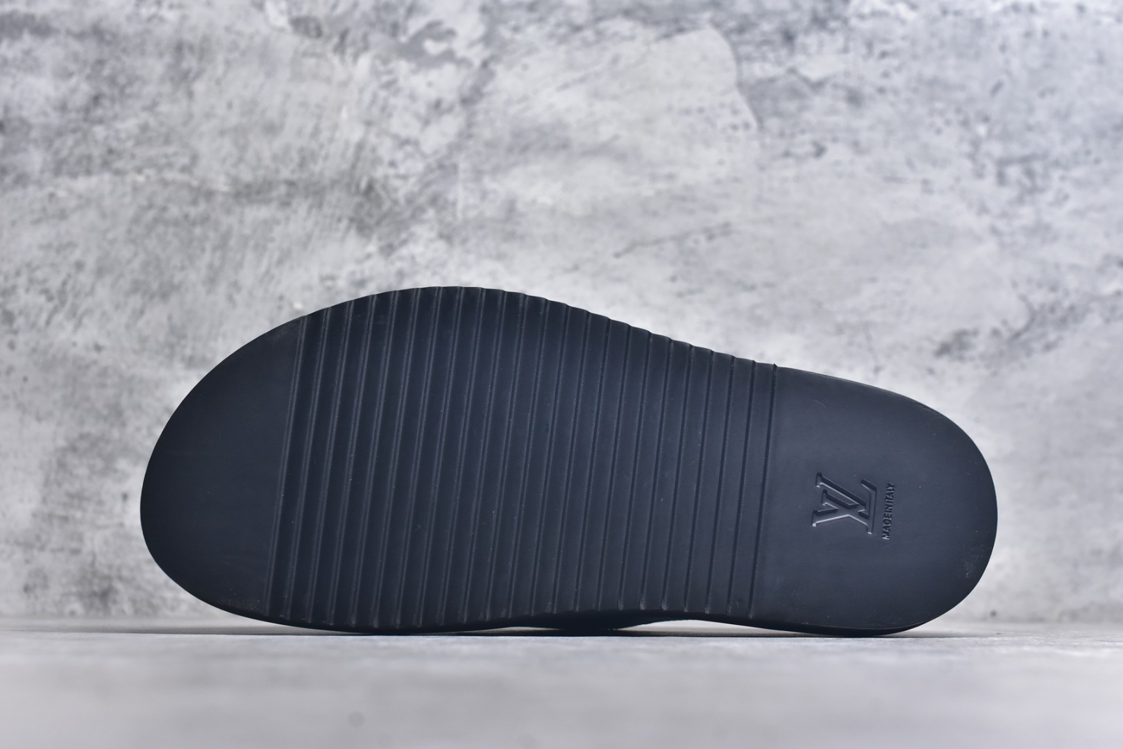 图片[6]-#Louis Vuitton Easy 皮革拼接 博肯半包头拖鞋凉鞋 全网首发 原版开发 纳米级复刻 独家私模大底 内里采用全粒面头层牛皮 原厂进口特A 9级真正1：1老花鞋面（9级为最顶面料） 印花对点对位 定制电镀五金辅料 整体还原度95%以上 尺码：38 39 40 41 42 43 44 45 46-选品中心