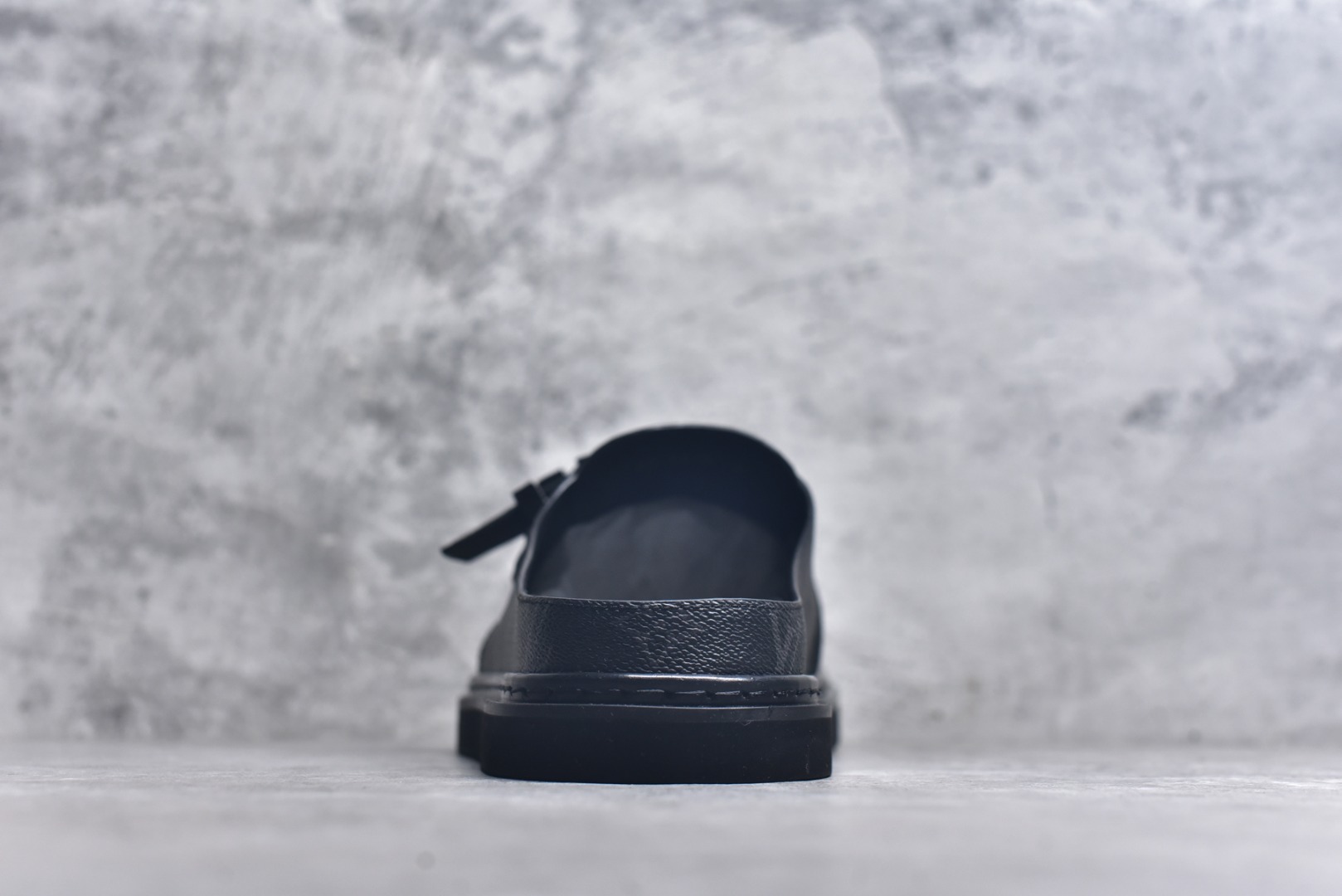 图片[5]-#Louis Vuitton Easy 皮革拼接 博肯半包头拖鞋凉鞋 全网首发 原版开发 纳米级复刻 独家私模大底 内里采用全粒面头层牛皮 原厂进口特A 9级真正1：1老花鞋面（9级为最顶面料） 印花对点对位 定制电镀五金辅料 整体还原度95%以上 尺码：38 39 40 41 42 43 44 45 46-选品中心