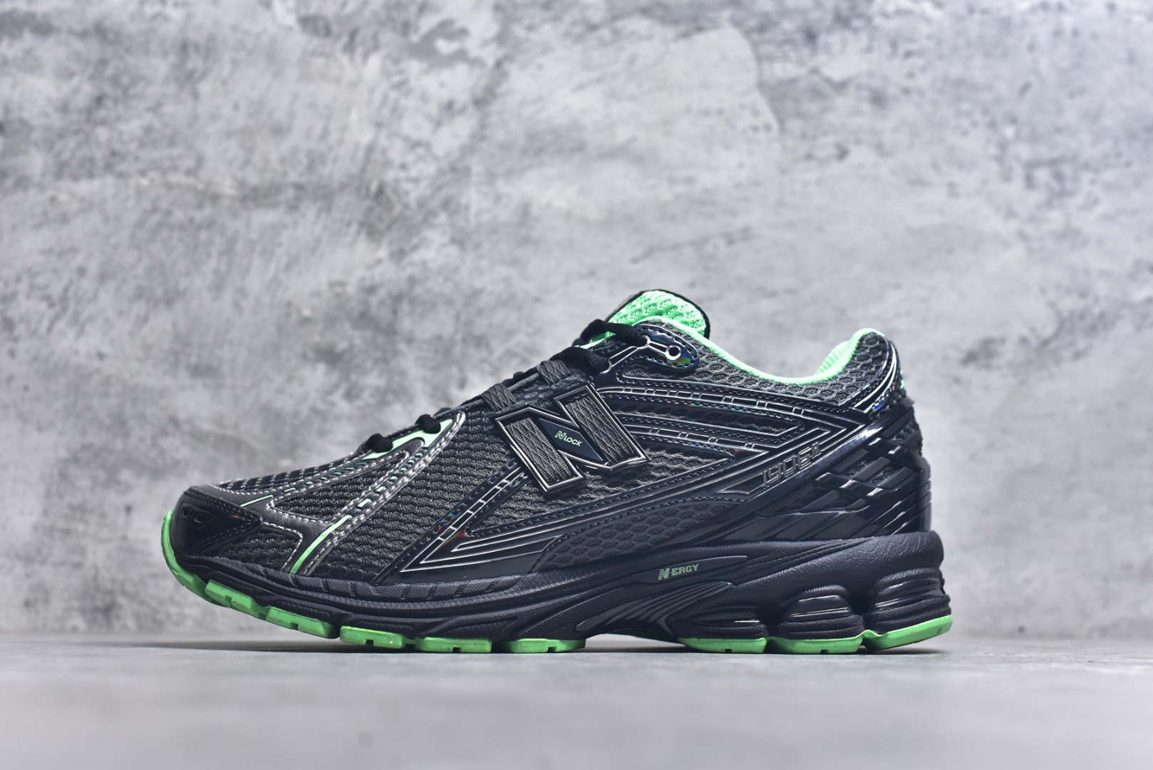 #New Balance 1906系列复古老爹风休闲运动慢跑鞋 U1906RCT #采用轻质牛剖革拼接透气网眼衬垫织物鞋面材质 T-Beam大底提供足步弓支撑，保持步态稳定 后跟搭载外露缓震胶 尺码：36 37 37.5 38 38.5 39 40 40.5 41 42 42.5 43 44 44.5 45 46.5 3.C3-选品中心