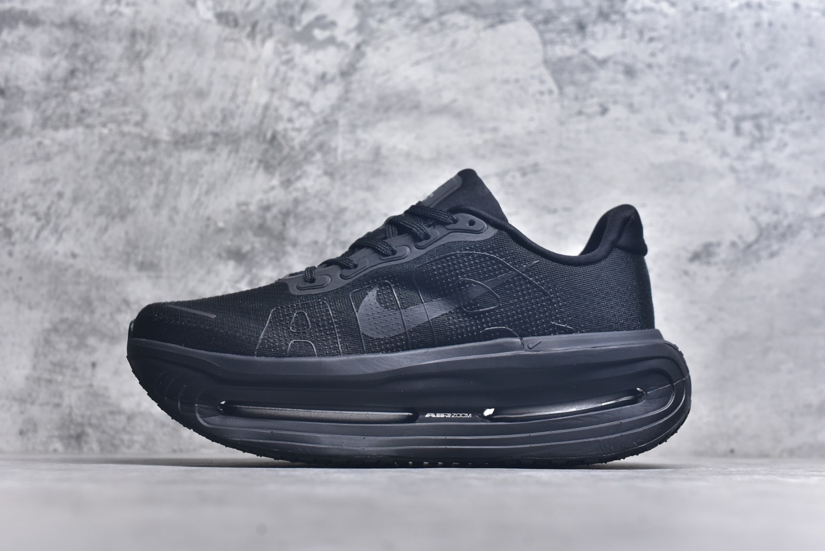 #Nike Vomero Vomero Premium 黑色 货号：HQ2050 005 尺码：36 36.5 37.5 38 38.5 39 40 40.5 41 42 42.5 43 44 44.5 45-选品中心