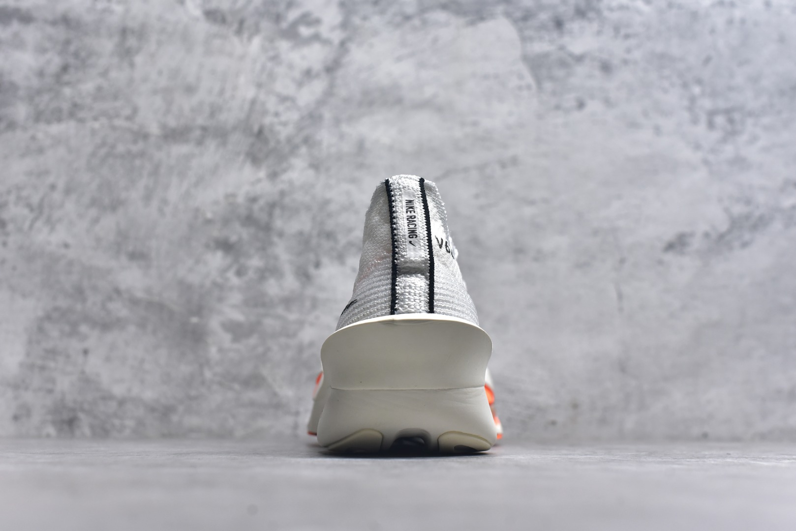 图片[5]-#NK Air Zoom Alphafly NEXT% 3 2024全新马拉松超级跑鞋 有史以来最轻盈、测试次数最多的NK Alphafly 经过精英马拉松运动员的测试验证 并搭载Air Zoom气垫 旨在助力跑者实现突破 取得更佳的成绩 在开发过程中 Alphafly 3帮助耐克运动员凯尔文·基普图姆（Kelvin Kiptum）以2：00：35的成绩刷新了马拉松世界纪录 Alphafly的动力设计没有改变——Air Zoom气垫单元、Flyplate碳纤维板和ZoomX泡绵 但是整体系统的制作方法略有调整 优化和提升了对运动员的帮助 主要更新包括一体式鞋底 提供顺畅稳定的“后跟到脚趾”过渡；更宽的全长Flyplate碳纤维板提供稳定助推力 全新Fast Shot外底保证出色牵引力和抓地力 全新Atomknit 3.0鞋面提供更强的控制力、透气性和中足支撑力 尺码：36-46-选品中心