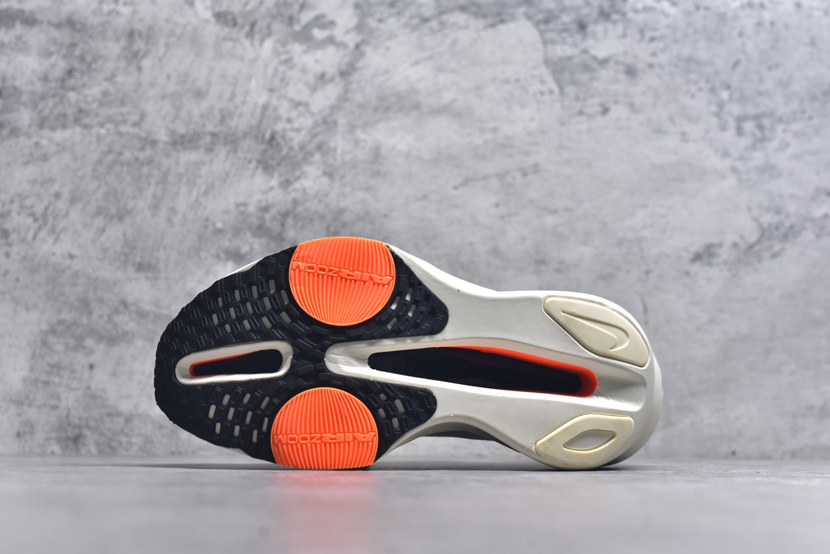 图片[6]-#NK Air Zoom Alphafly NEXT% 3 2024全新马拉松超级跑鞋 有史以来最轻盈、测试次数最多的NK Alphafly 经过精英马拉松运动员的测试验证 并搭载Air Zoom气垫 旨在助力跑者实现突破 取得更佳的成绩 在开发过程中 Alphafly 3帮助耐克运动员凯尔文·基普图姆（Kelvin Kiptum）以2：00：35的成绩刷新了马拉松世界纪录 Alphafly的动力设计没有改变——Air Zoom气垫单元、Flyplate碳纤维板和ZoomX泡绵 但是整体系统的制作方法略有调整 优化和提升了对运动员的帮助 主要更新包括一体式鞋底 提供顺畅稳定的“后跟到脚趾”过渡；更宽的全长Flyplate碳纤维板提供稳定助推力 全新Fast Shot外底保证出色牵引力和抓地力 全新Atomknit 3.0鞋面提供更强的控制力、透气性和中足支撑力 尺码：36-46-选品中心