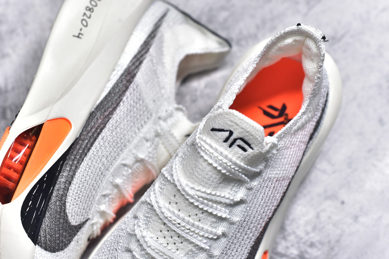 图片[9]-#NK Air Zoom Alphafly NEXT% 3 2024全新马拉松超级跑鞋 有史以来最轻盈、测试次数最多的NK Alphafly 经过精英马拉松运动员的测试验证 并搭载Air Zoom气垫 旨在助力跑者实现突破 取得更佳的成绩 在开发过程中 Alphafly 3帮助耐克运动员凯尔文·基普图姆（Kelvin Kiptum）以2：00：35的成绩刷新了马拉松世界纪录 Alphafly的动力设计没有改变——Air Zoom气垫单元、Flyplate碳纤维板和ZoomX泡绵 但是整体系统的制作方法略有调整 优化和提升了对运动员的帮助 主要更新包括一体式鞋底 提供顺畅稳定的“后跟到脚趾”过渡；更宽的全长Flyplate碳纤维板提供稳定助推力 全新Fast Shot外底保证出色牵引力和抓地力 全新Atomknit 3.0鞋面提供更强的控制力、透气性和中足支撑力 尺码：36-46-选品中心