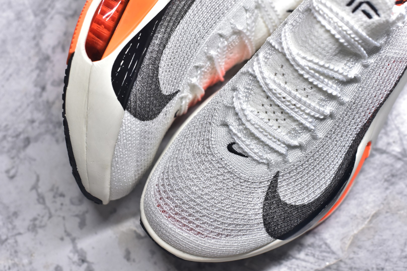 图片[8]-#NK Air Zoom Alphafly NEXT% 3 2024全新马拉松超级跑鞋 有史以来最轻盈、测试次数最多的NK Alphafly 经过精英马拉松运动员的测试验证 并搭载Air Zoom气垫 旨在助力跑者实现突破 取得更佳的成绩 在开发过程中 Alphafly 3帮助耐克运动员凯尔文·基普图姆（Kelvin Kiptum）以2：00：35的成绩刷新了马拉松世界纪录 Alphafly的动力设计没有改变——Air Zoom气垫单元、Flyplate碳纤维板和ZoomX泡绵 但是整体系统的制作方法略有调整 优化和提升了对运动员的帮助 主要更新包括一体式鞋底 提供顺畅稳定的“后跟到脚趾”过渡；更宽的全长Flyplate碳纤维板提供稳定助推力 全新Fast Shot外底保证出色牵引力和抓地力 全新Atomknit 3.0鞋面提供更强的控制力、透气性和中足支撑力 尺码：36-46-选品中心