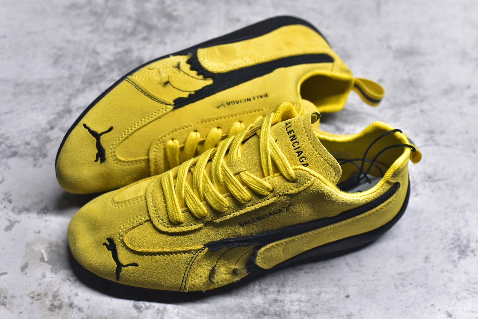 图片[7]-#巴黎世家联名款The Open Product x Puma Speedcat 极速赛车系列彪马低帮生活休闲鞋 原装档案原数据纸版楦型 采用原厂固色翻毛皮鞋面材质 二次成型\’猛帮\’成型工艺 全球知名运动品牌PUMA宝马赛车系列，融合了宝马车队的标志性配色，以趣味十足又前卫复古的设计引领潮流，将赛道精神融入街头时尚，开启前卫竞速之旅。自1978年巴伐利亚车队走上世界舞台，宝马赛车就在全球汽车制造和赛车运动领域留下了浓墨重彩的一笔。全新的两款BMW MMS Roma与BMW MMS Speedboat鞋款，均从宝马车型中汲取灵感。以黑或白为底色，融入经典配色，主打前卫复古风。Roma鞋款的鞋侧以复古的流线造型，缀以宝马经典Logo，巧妙吸睛；而Speedcat鞋款以亮眼三色条纹元素缀以舒适鞋面，赋予了独特的个性美学，演绎赛车的无尽能量 TD 尺码 36 37 38 39 40 41 42 43 44 45 ｛官方同布 无半码｝-选品中心