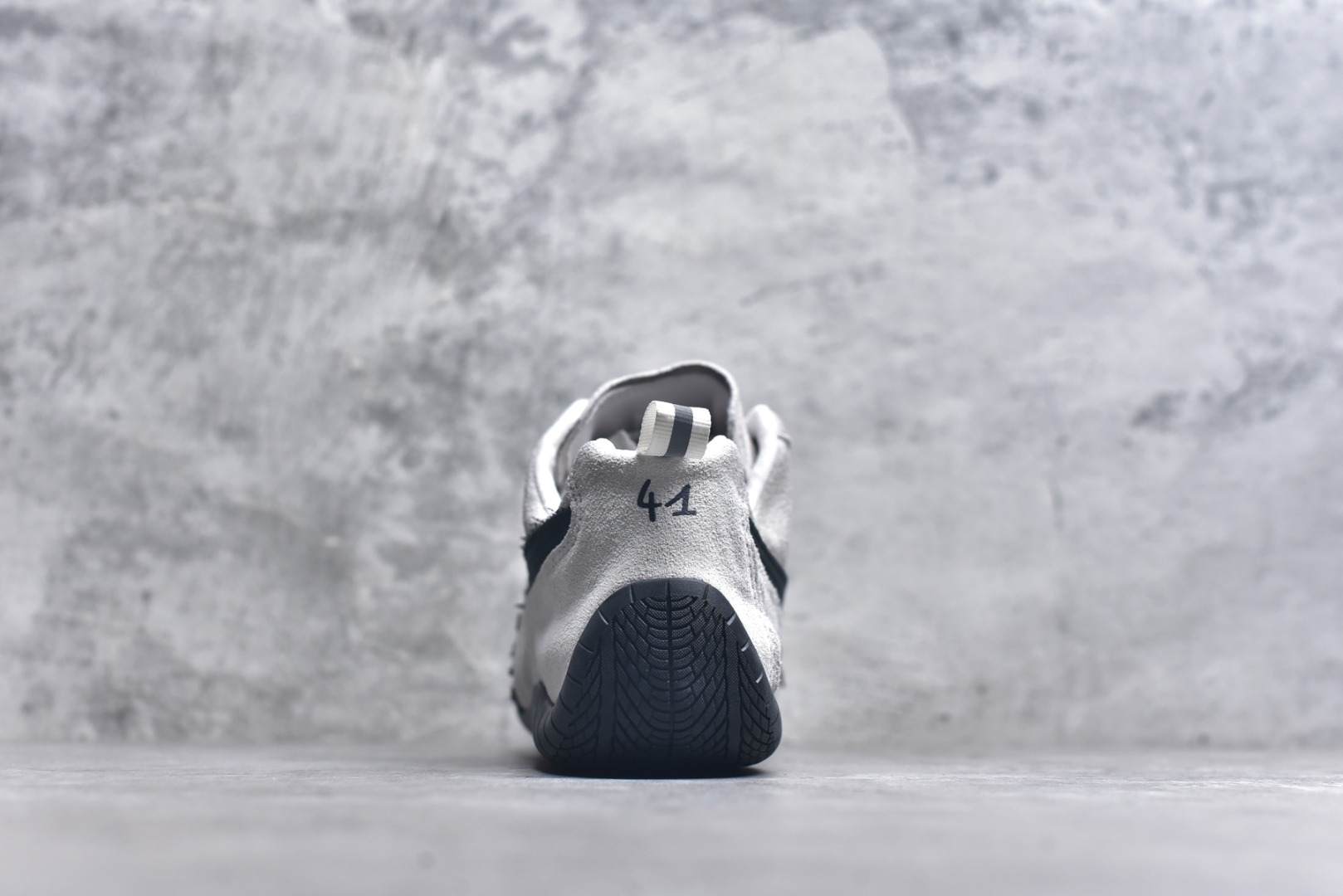 图片[5]-#巴黎世家联名款The Open Product x Puma Speedcat 极速赛车系列彪马低帮生活休闲鞋 原装档案原数据纸版楦型 采用原厂固色翻毛皮鞋面材质 二次成型\’猛帮\’成型工艺 全球知名运动品牌PUMA宝马赛车系列，融合了宝马车队的标志性配色，以趣味十足又前卫复古的设计引领潮流，将赛道精神融入街头时尚，开启前卫竞速之旅。自1978年巴伐利亚车队走上世界舞台，宝马赛车就在全球汽车制造和赛车运动领域留下了浓墨重彩的一笔。全新的两款BMW MMS Roma与BMW MMS Speedboat鞋款，均从宝马车型中汲取灵感。以黑或白为底色，融入经典配色，主打前卫复古风。Roma鞋款的鞋侧以复古的流线造型，缀以宝马经典Logo，巧妙吸睛；而Speedcat鞋款以亮眼三色条纹元素缀以舒适鞋面，赋予了独特的个性美学，演绎赛车的无尽能量 TD 尺码 36 37 38 39 40 41 42 43 44 45 ｛官方同布 无半码｝-选品中心