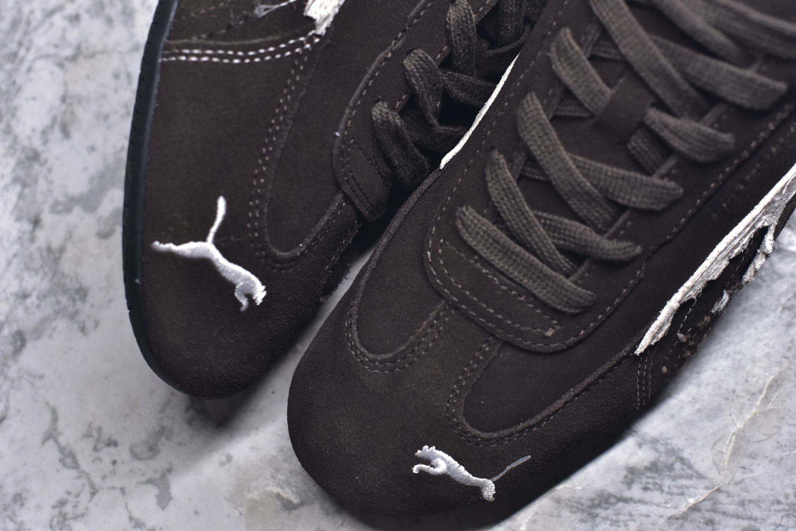 图片[8]-#巴黎世家联名款The Open Product x Puma Speedcat 极速赛车系列彪马低帮生活休闲鞋 原装档案原数据纸版楦型 采用原厂固色翻毛皮鞋面材质 二次成型\’猛帮\’成型工艺 全球知名运动品牌PUMA宝马赛车系列，融合了宝马车队的标志性配色，以趣味十足又前卫复古的设计引领潮流，将赛道精神融入街头时尚，开启前卫竞速之旅。自1978年巴伐利亚车队走上世界舞台，宝马赛车就在全球汽车制造和赛车运动领域留下了浓墨重彩的一笔。全新的两款BMW MMS Roma与BMW MMS Speedboat鞋款，均从宝马车型中汲取灵感。以黑或白为底色，融入经典配色，主打前卫复古风。Roma鞋款的鞋侧以复古的流线造型，缀以宝马经典Logo，巧妙吸睛；而Speedcat鞋款以亮眼三色条纹元素缀以舒适鞋面，赋予了独特的个性美学，演绎赛车的无尽能量 TD 尺码 36 37 38 39 40 41 42 43 44 45 ｛官方同布 无半码｝-选品中心