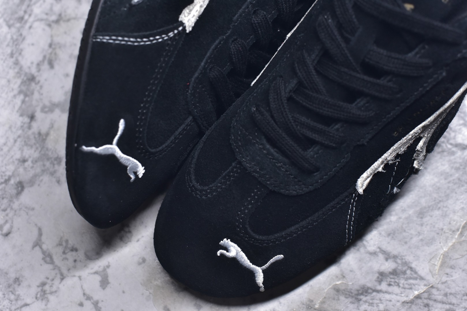 图片[8]-#巴黎世家联名款The Open Product x Puma Speedcat 极速赛车系列彪马低帮生活休闲鞋 原装档案原数据纸版楦型 采用原厂固色翻毛皮鞋面材质 二次成型\’猛帮\’成型工艺 全球知名运动品牌PUMA宝马赛车系列，融合了宝马车队的标志性配色，以趣味十足又前卫复古的设计引领潮流，将赛道精神融入街头时尚，开启前卫竞速之旅。自1978年巴伐利亚车队走上世界舞台，宝马赛车就在全球汽车制造和赛车运动领域留下了浓墨重彩的一笔。全新的两款BMW MMS Roma与BMW MMS Speedboat鞋款，均从宝马车型中汲取灵感。以黑或白为底色，融入经典配色，主打前卫复古风。Roma鞋款的鞋侧以复古的流线造型，缀以宝马经典Logo，巧妙吸睛；而Speedcat鞋款以亮眼三色条纹元素缀以舒适鞋面，赋予了独特的个性美学，演绎赛车的无尽能量 TD 尺码 35 36 37 38 39 40 41 42 43 44 45 ｛官方同布 无半码｝-选品中心