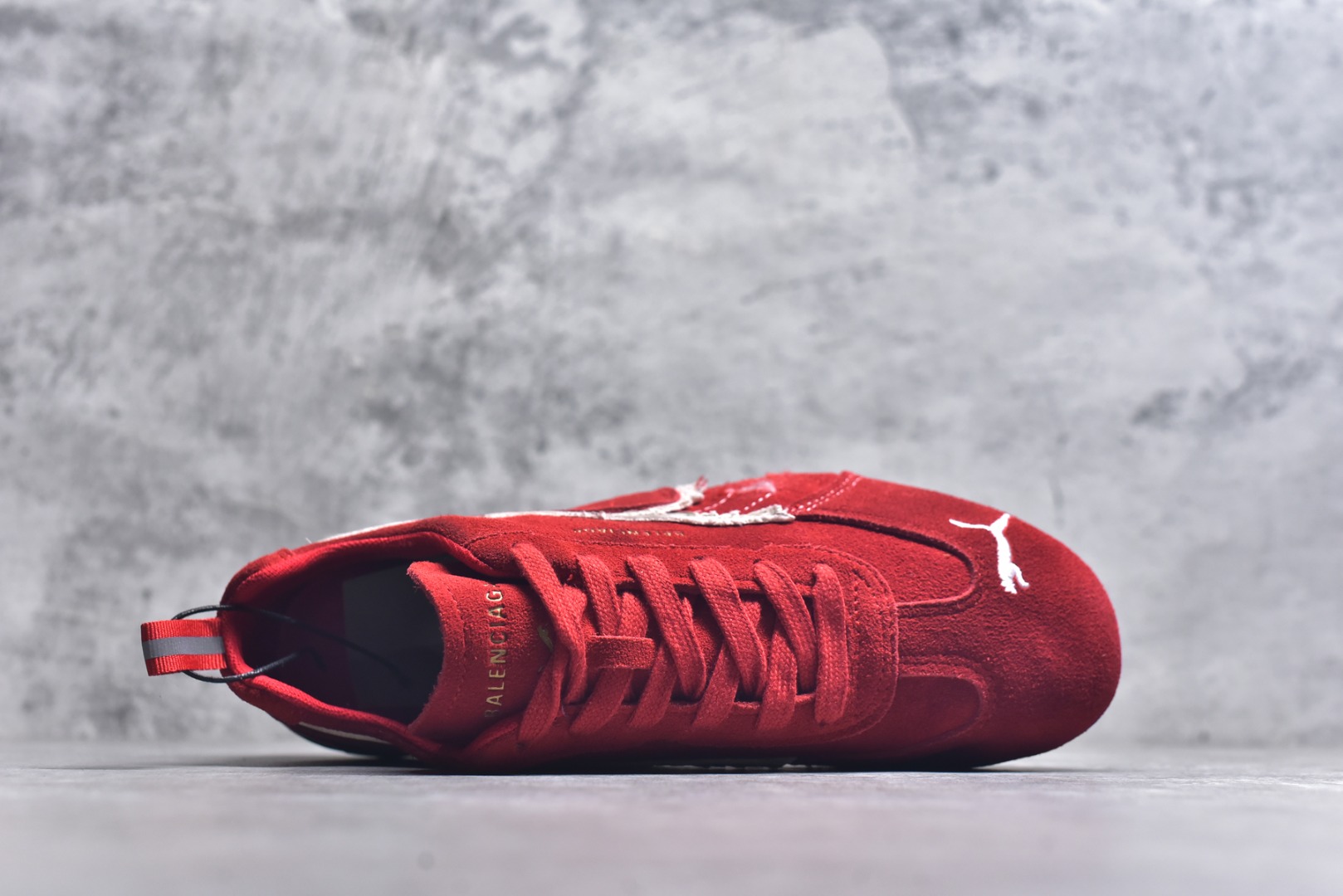 图片[4]-#巴黎世家联名款The Open Product x Puma Speedcat 极速赛车系列彪马低帮生活休闲鞋 原装档案原数据纸版楦型 采用原厂固色翻毛皮鞋面材质 二次成型\’猛帮\’成型工艺 全球知名运动品牌PUMA宝马赛车系列，融合了宝马车队的标志性配色，以趣味十足又前卫复古的设计引领潮流，将赛道精神融入街头时尚，开启前卫竞速之旅。自1978年巴伐利亚车队走上世界舞台，宝马赛车就在全球汽车制造和赛车运动领域留下了浓墨重彩的一笔。全新的两款BMW MMS Roma与BMW MMS Speedboat鞋款，均从宝马车型中汲取灵感。以黑或白为底色，融入经典配色，主打前卫复古风。Roma鞋款的鞋侧以复古的流线造型，缀以宝马经典Logo，巧妙吸睛；而Speedcat鞋款以亮眼三色条纹元素缀以舒适鞋面，赋予了独特的个性美学，演绎赛车的无尽能量 TD 尺码 35 36 37 38 39 40 41 42 43 44 45 ｛官方同布 无半码｝-选品中心