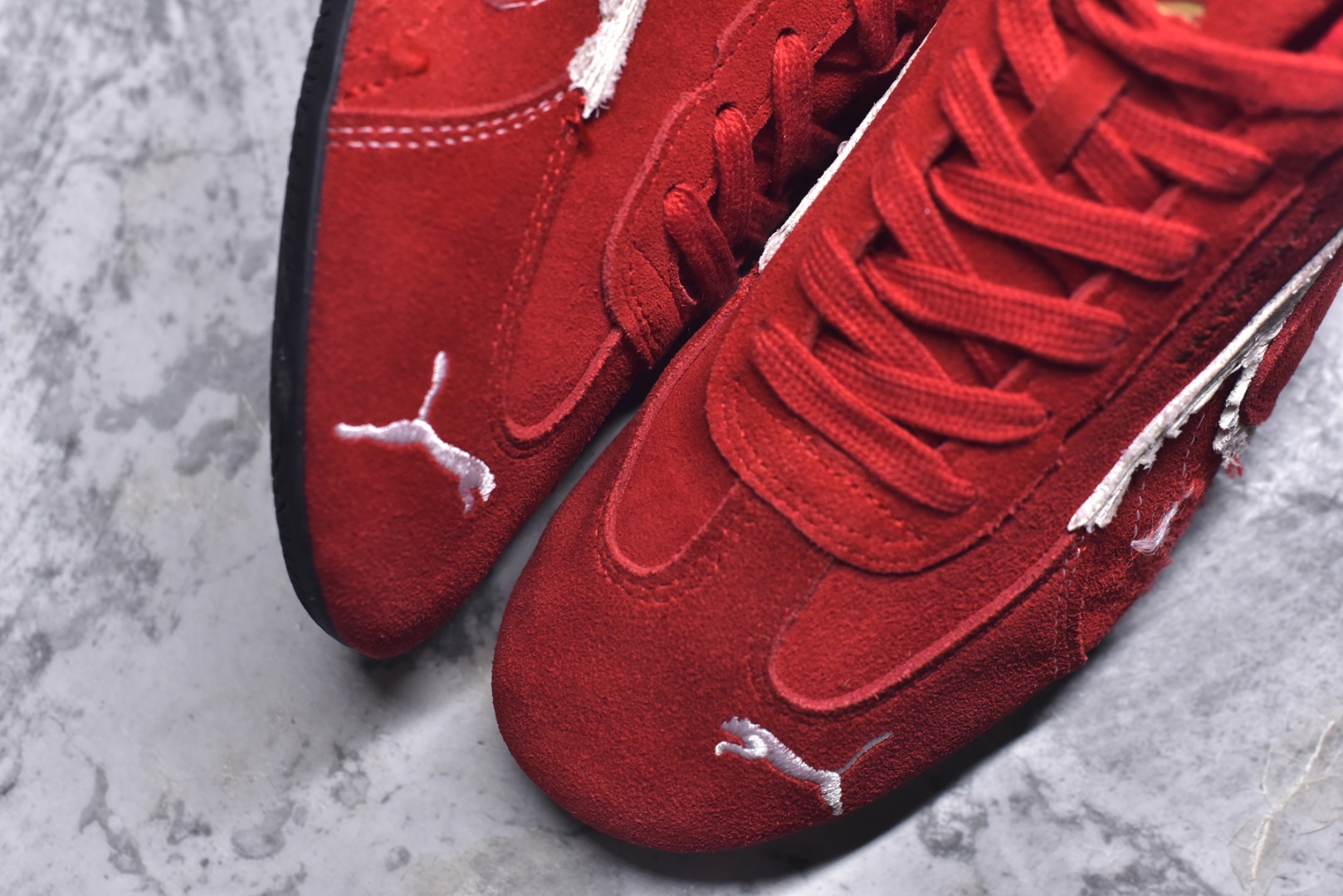 图片[8]-#巴黎世家联名款The Open Product x Puma Speedcat 极速赛车系列彪马低帮生活休闲鞋 原装档案原数据纸版楦型 采用原厂固色翻毛皮鞋面材质 二次成型\’猛帮\’成型工艺 全球知名运动品牌PUMA宝马赛车系列，融合了宝马车队的标志性配色，以趣味十足又前卫复古的设计引领潮流，将赛道精神融入街头时尚，开启前卫竞速之旅。自1978年巴伐利亚车队走上世界舞台，宝马赛车就在全球汽车制造和赛车运动领域留下了浓墨重彩的一笔。全新的两款BMW MMS Roma与BMW MMS Speedboat鞋款，均从宝马车型中汲取灵感。以黑或白为底色，融入经典配色，主打前卫复古风。Roma鞋款的鞋侧以复古的流线造型，缀以宝马经典Logo，巧妙吸睛；而Speedcat鞋款以亮眼三色条纹元素缀以舒适鞋面，赋予了独特的个性美学，演绎赛车的无尽能量 TD 尺码 35 36 37 38 39 40 41 42 43 44 45 ｛官方同布 无半码｝-选品中心