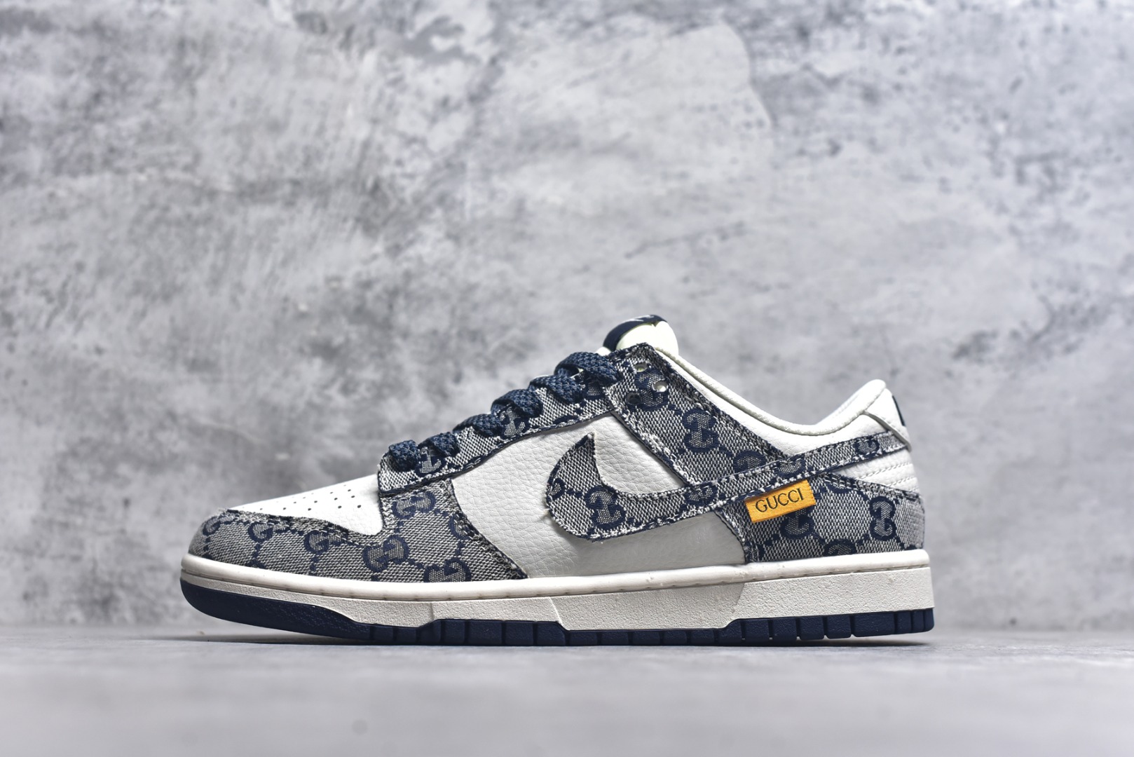 #Nk SB Dunk Low 古驰联名-墨蓝 周年高端定制 低帮休闲板鞋 BB9676-313 #定制鞋盒 大厂纯原品质出货 超高清洁度 皮料切割干净无任何毛边 细节完美 尺码：36 36.5 37.5 38 38.5 39 40 40.5 41 42 42.5 43 44 44.5 45 9.E5-选品中心