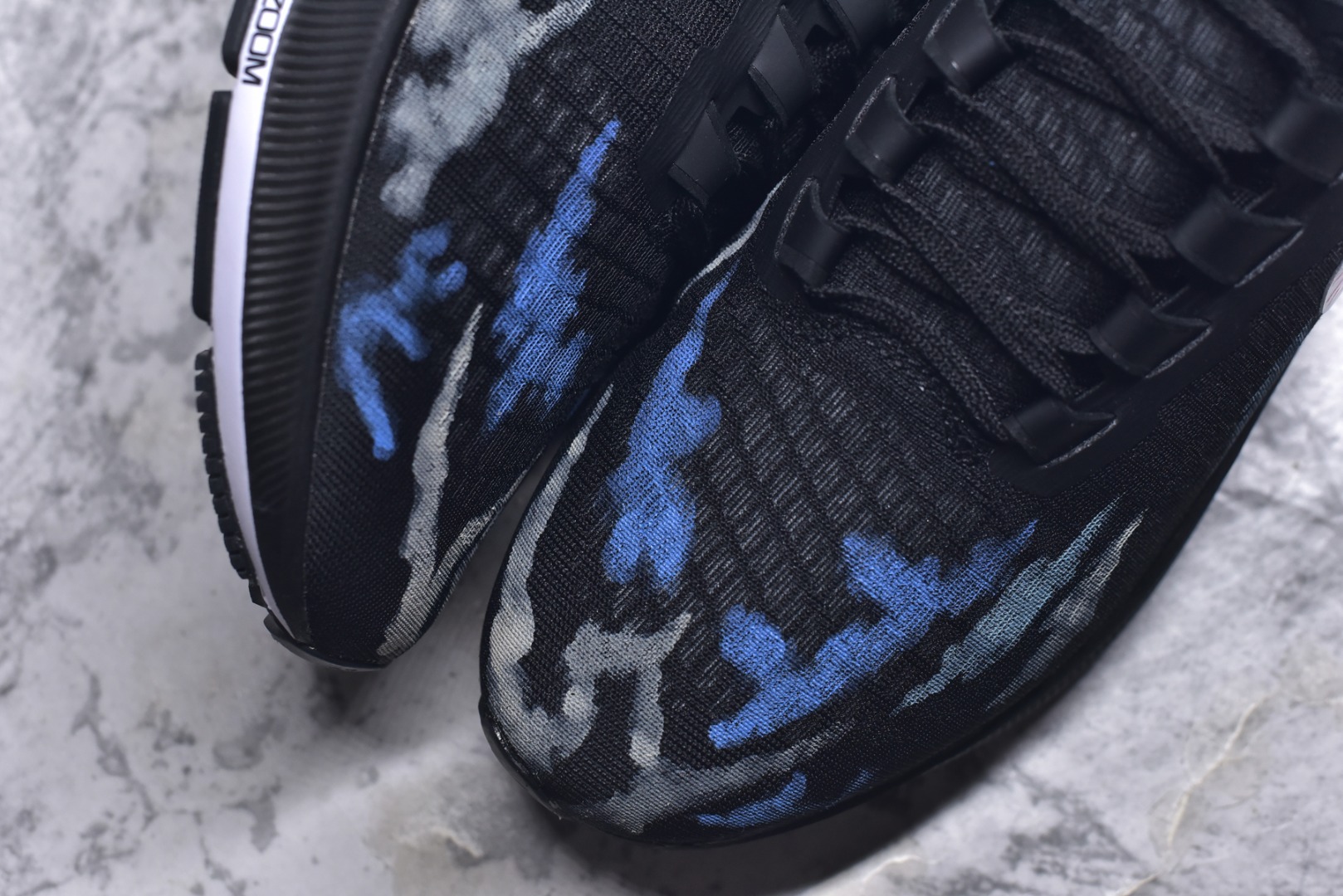 图片[8]-#Nike Pegasus 37 耐克 飞马37代 低帮 威武之师 黑蓝色 男女同款 赛博朋克 手绘潮流简约百搭防滑耐磨低邦跑步鞋 该定制版球鞋选用原鞋款为Nike Pegasus 37为原鞋，整双鞋以蓝色为主，鞋身配色设计简约百搭，英文涂鸦点缀设计使其更有设计感。 货号：BQ9646-200 尺码：36-45带半码-选品中心