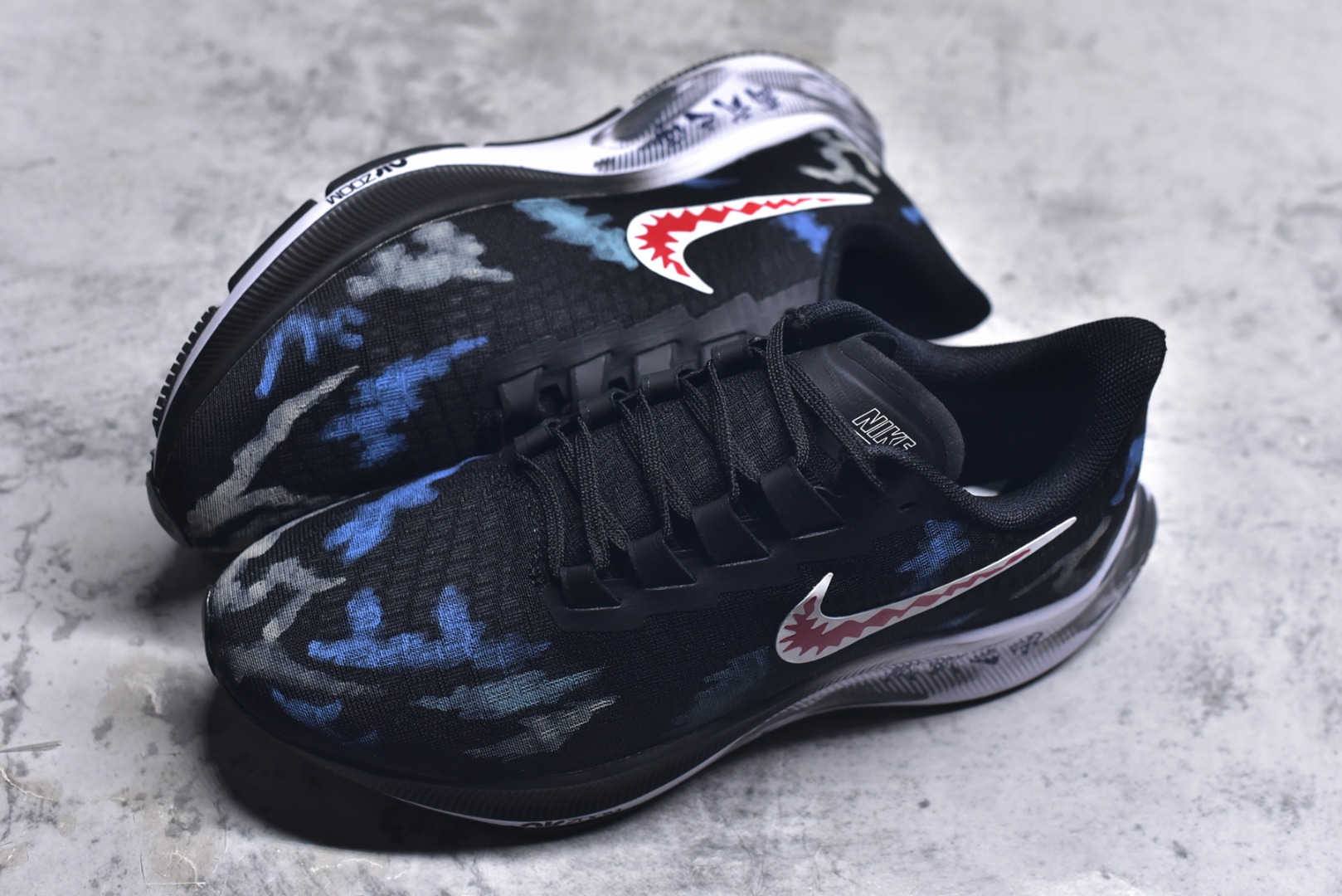 图片[7]-#Nike Pegasus 37 耐克 飞马37代 低帮 威武之师 黑蓝色 男女同款 赛博朋克 手绘潮流简约百搭防滑耐磨低邦跑步鞋 该定制版球鞋选用原鞋款为Nike Pegasus 37为原鞋，整双鞋以蓝色为主，鞋身配色设计简约百搭，英文涂鸦点缀设计使其更有设计感。 货号：BQ9646-200 尺码：36-45带半码-选品中心