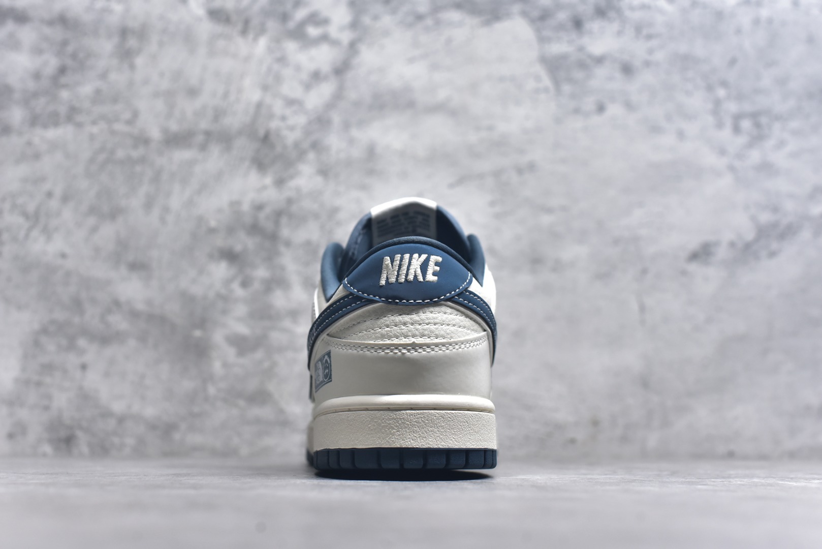 图片[5]-#海外爆款限量发售！Nike SB Dunk Low“ 北面联名——米蓝字母勾” 周年高端定制 低帮休闲板鞋 定制鞋盒 大厂纯原品质出货 超高清洁度 皮料切割干净无任何毛边 细节完美 货号：SR2025-003 尺码：36 36.5 37.5 38 38.5 39 40 40.5 41 42 42.5 43 44 44.5 45-选品中心