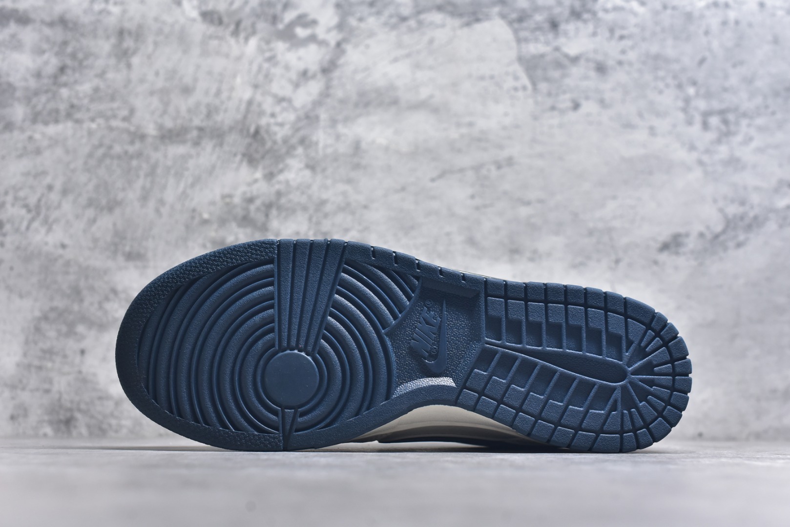 图片[6]-#海外爆款限量发售！Nike SB Dunk Low“ 北面联名——米蓝字母勾” 周年高端定制 低帮休闲板鞋 定制鞋盒 大厂纯原品质出货 超高清洁度 皮料切割干净无任何毛边 细节完美 货号：SR2025-003 尺码：36 36.5 37.5 38 38.5 39 40 40.5 41 42 42.5 43 44 44.5 45-选品中心